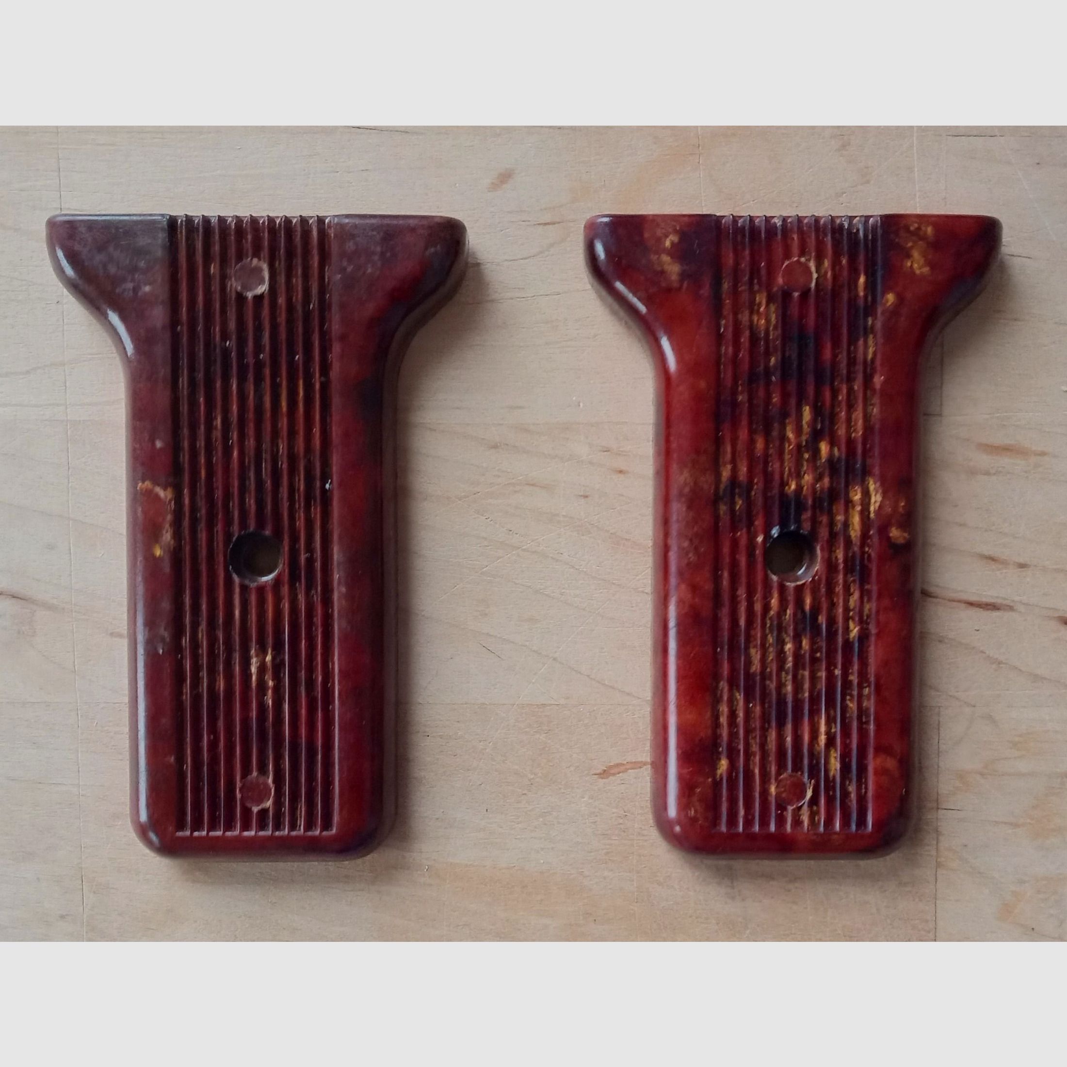 Maniglie posteriori RPG-7 in bakelite del 1971 appartenenti insieme