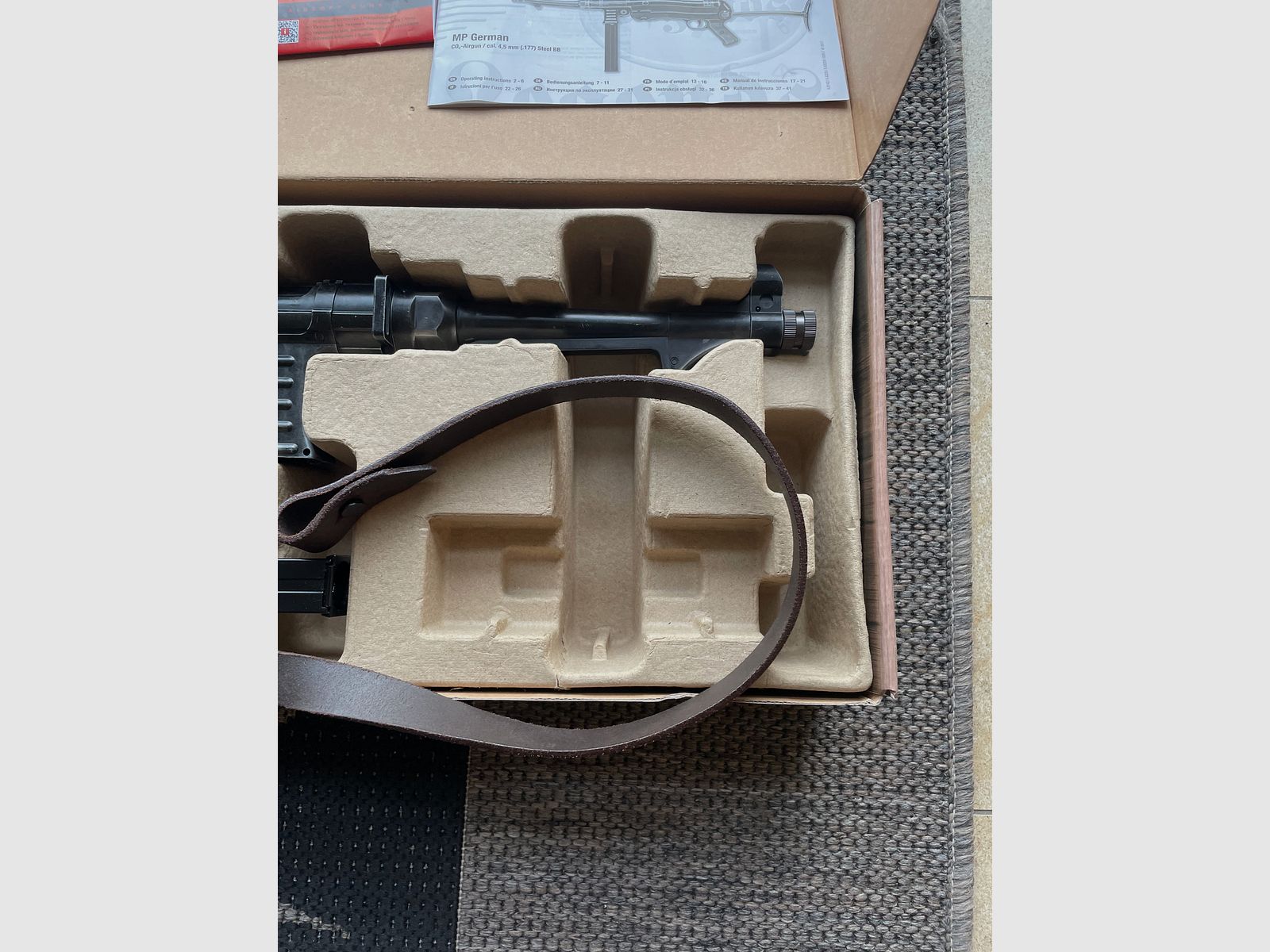 Umarex Legends MP40 Edición Legado Alemán - 4,5 mm Stahl BB Co2 (P18)