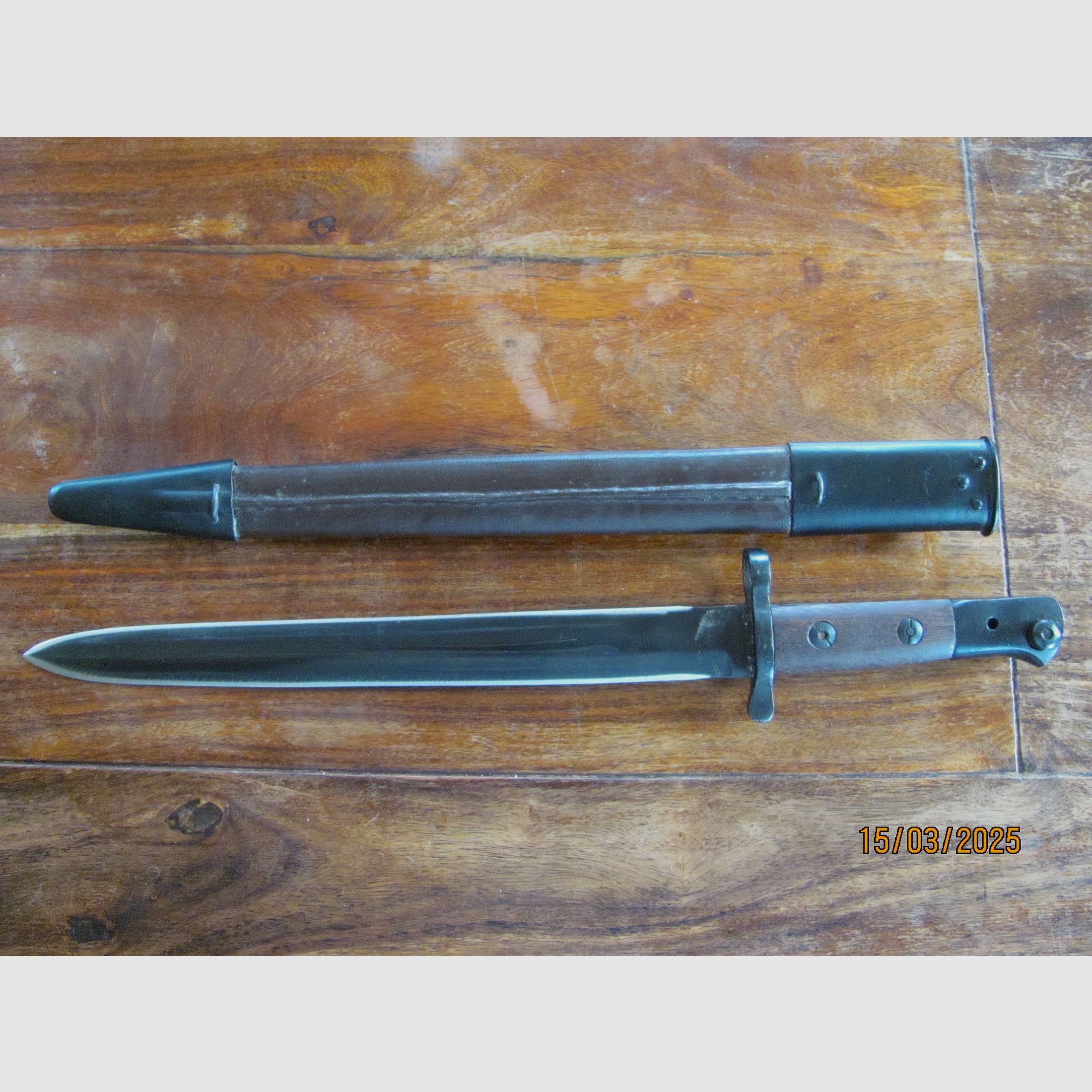 Enfield Ishapore Pattern 1903 bayonet with leather sheath