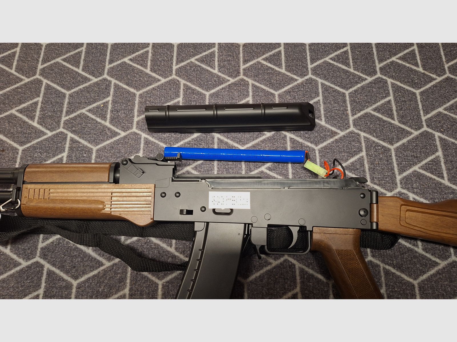 AK47 AK74 Kalashnikov Softair AEG mit Klappschaft-Neuwertig