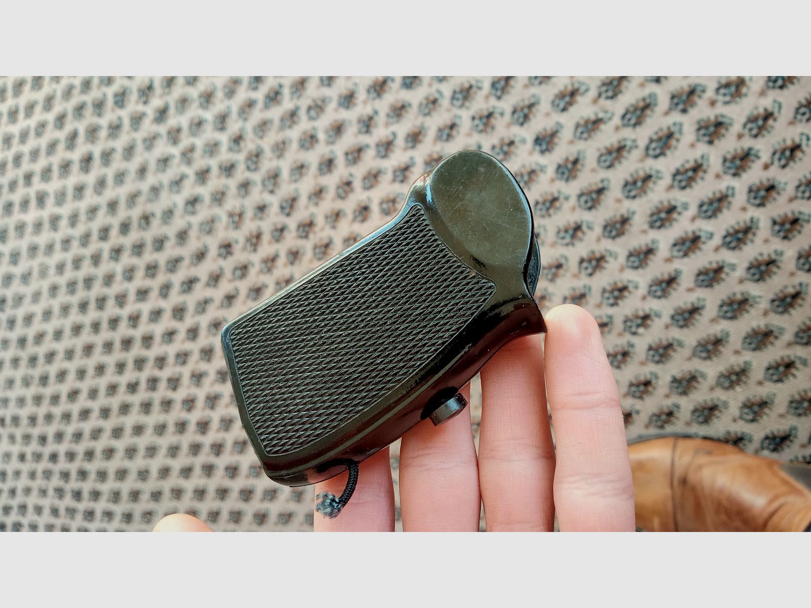 Bakelite grip shell with minor damage for DDR police pistol-M / Vintage grip for East German Makarov // 8 rounds PM 9x18