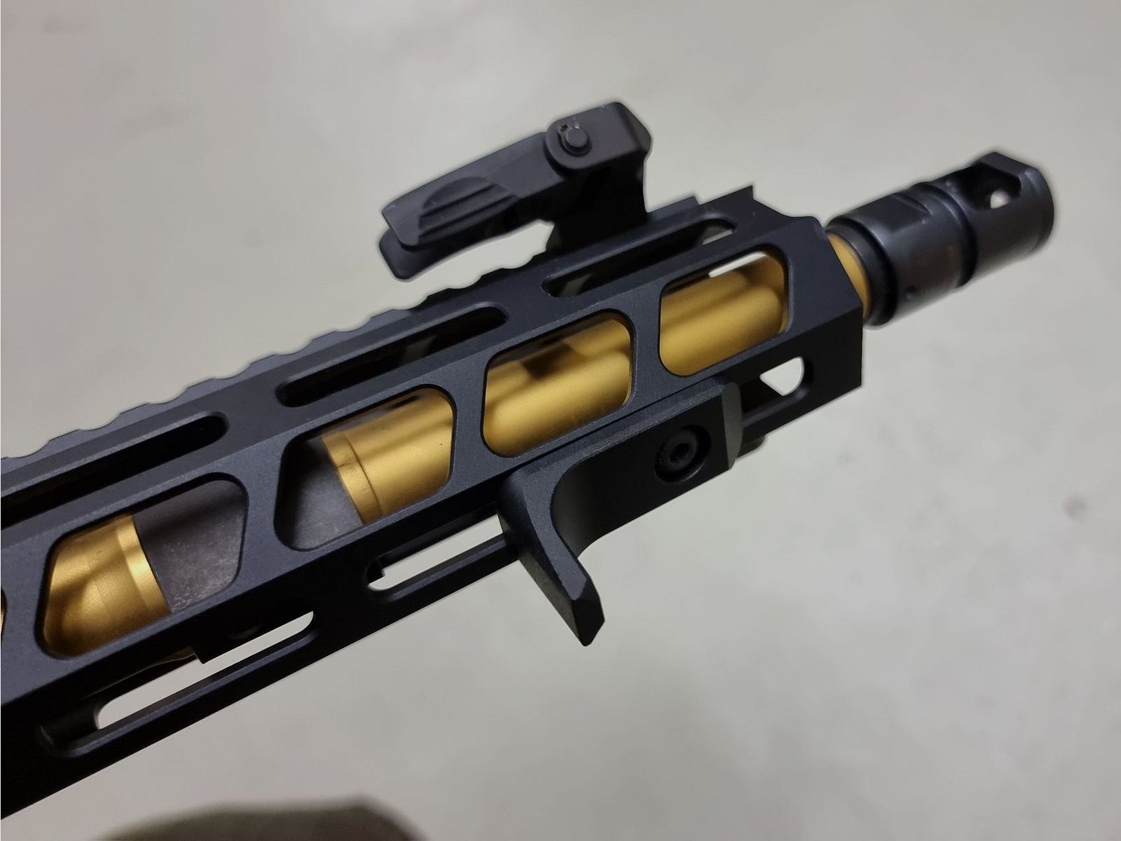 AR15 personalizzato superlativo nello stile di John Wick. Cal. 223 Rem. Solo componenti di alta qualità. Opzionale con Nightforce NX8!