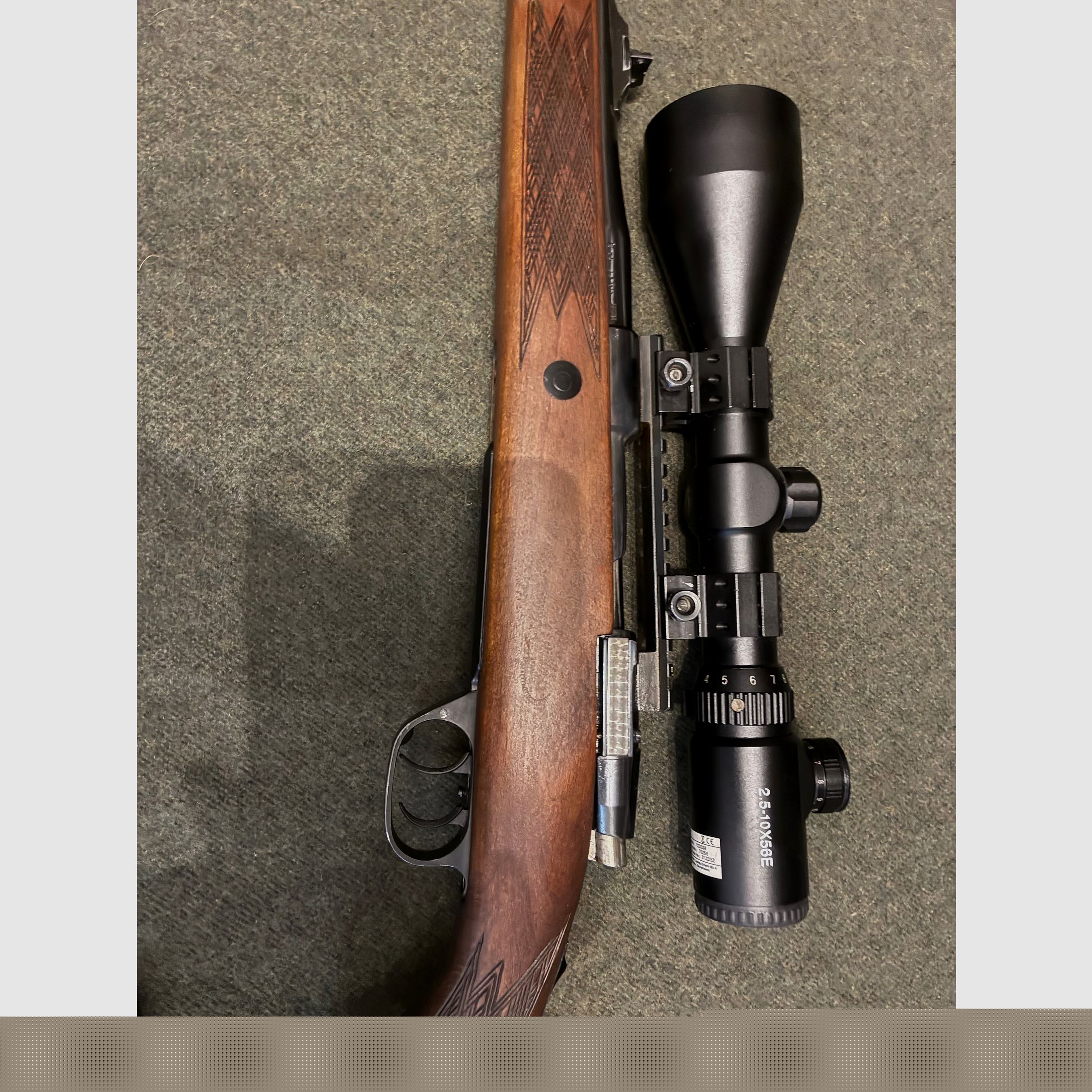 Voere Repetierer mit Schalldämpfer