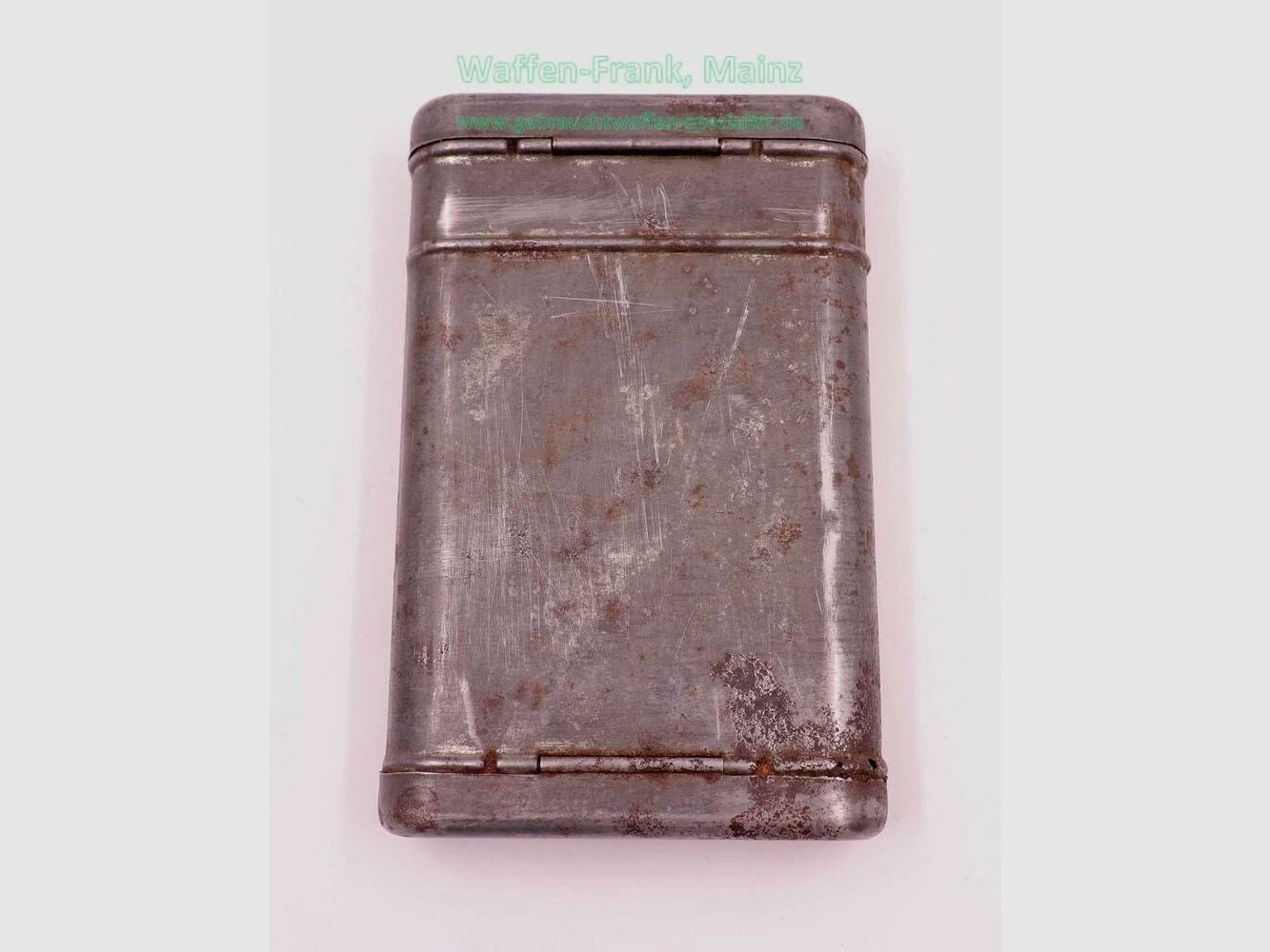 Divers fabricants de matériel de nettoyage militaire