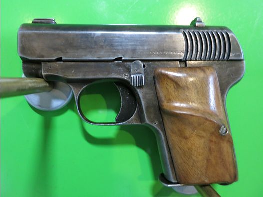 Halbautomatische  Astra Modell 200 (?), Lady-Gun im Westentaschenformat,  7,65mm Browning       #71