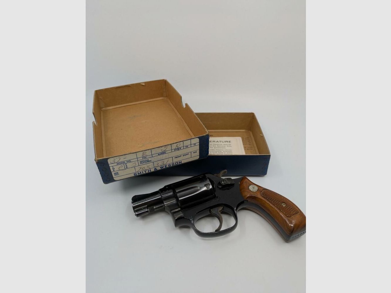 S&W 37