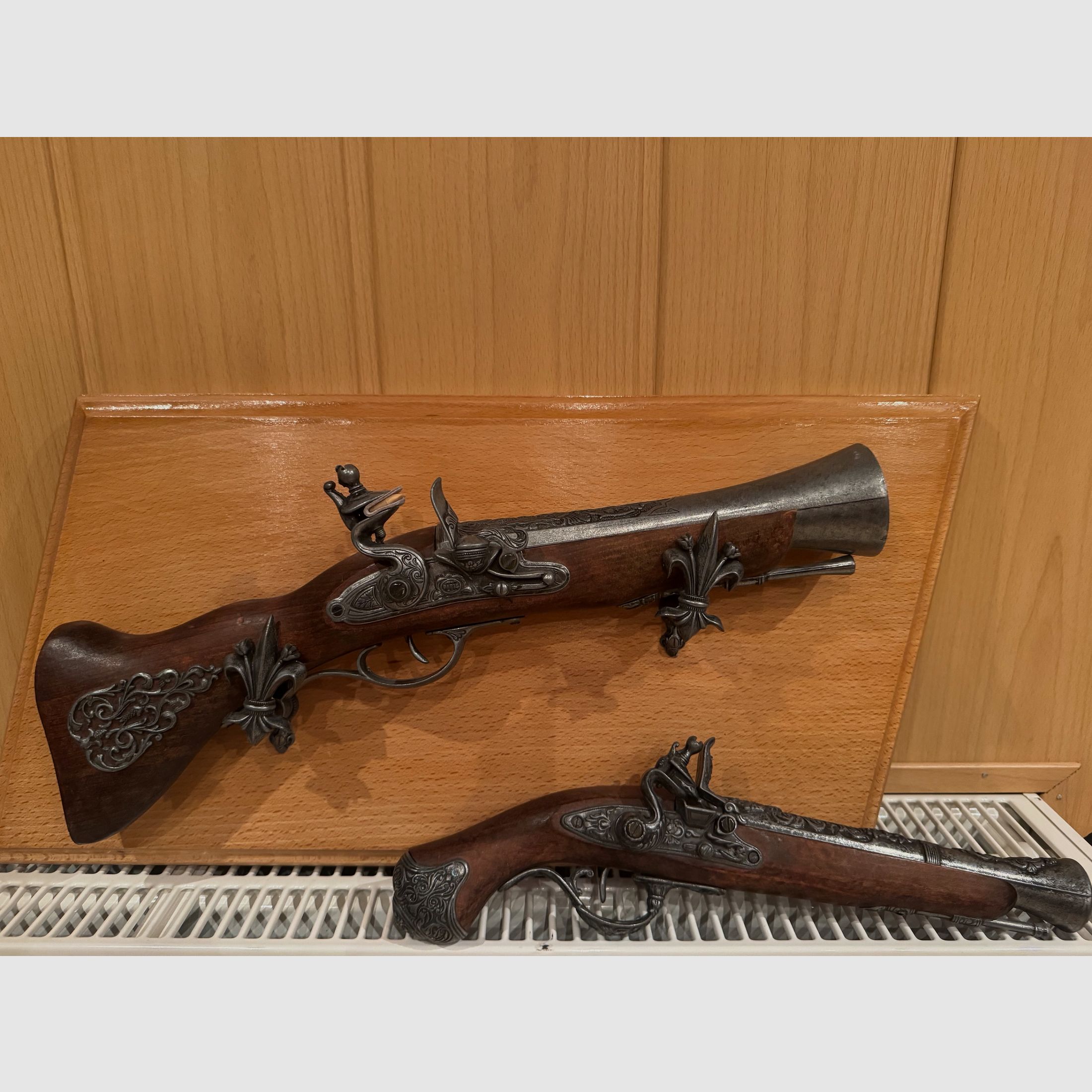 flintlock pistols, image 1 of 6