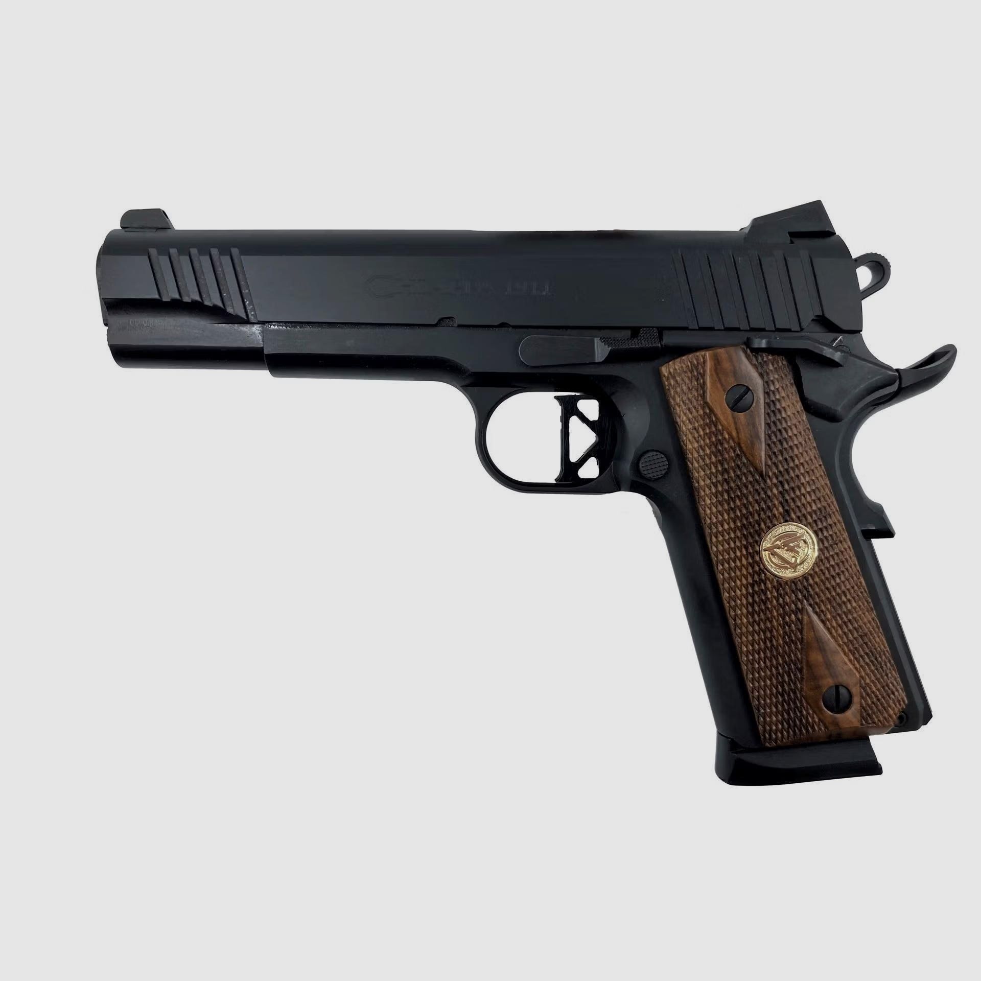 Chiappa 1911 Superior black Kal. .45ACP, 5″, 8+1 Schuss, Nussbaum-Griff