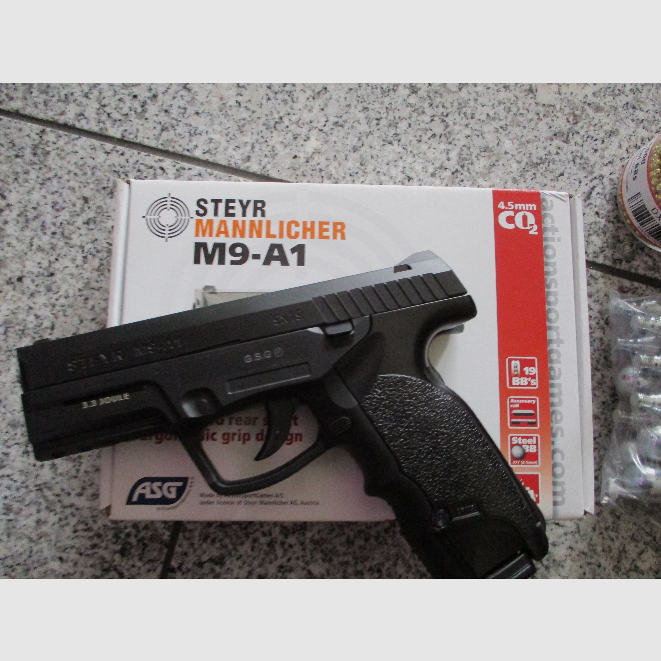 Pistola ad aria compressa Steyr M9A1 - CO2 - 4,5mm BB + 3 x 1500 BB + 20 capsule Umarex da 12g NUOVE