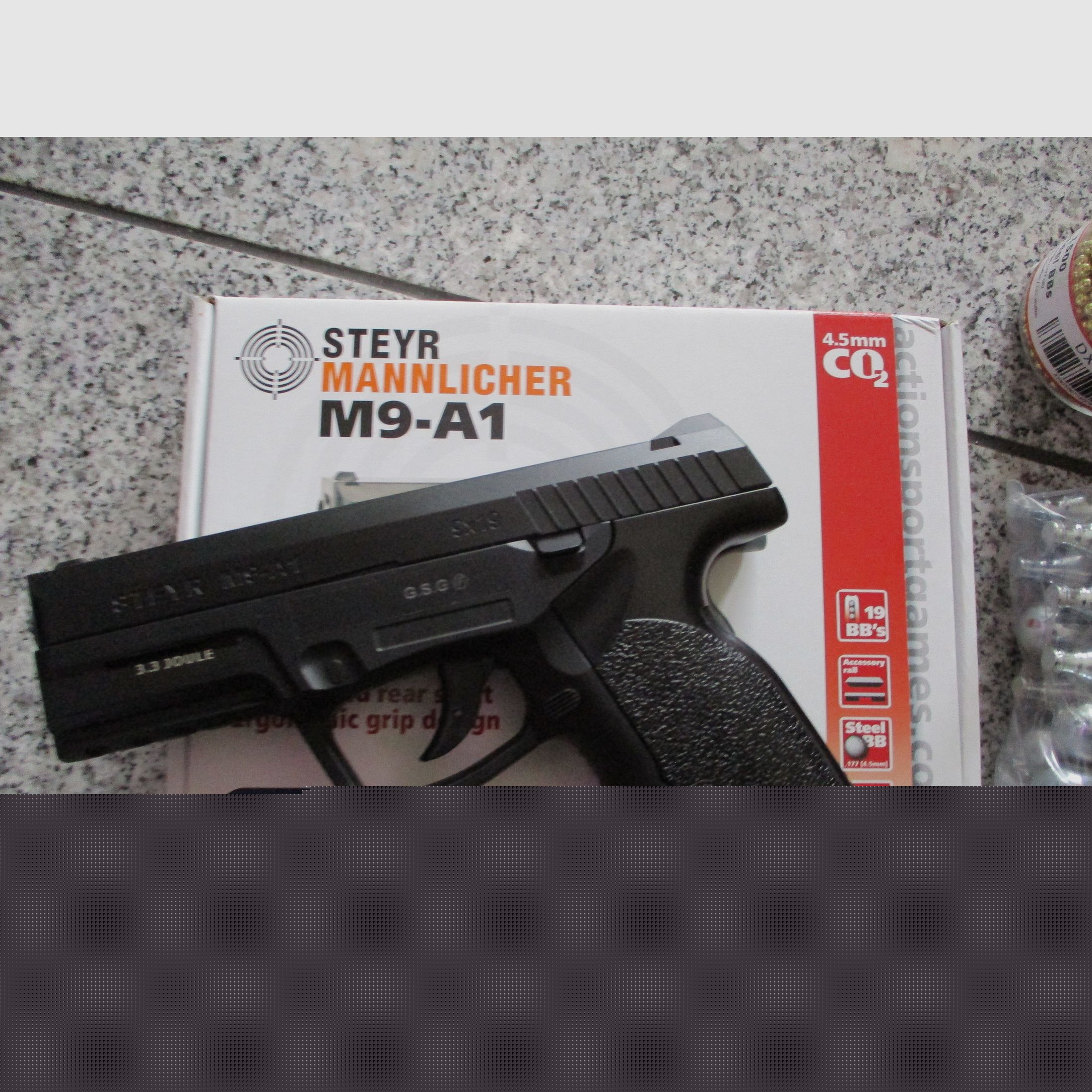 Luftdruckpistole Steyr M9A1 - CO2 - 4,5mm BB + 3 x 1500 BB + 20 Umarex 12g Kapseln NEU