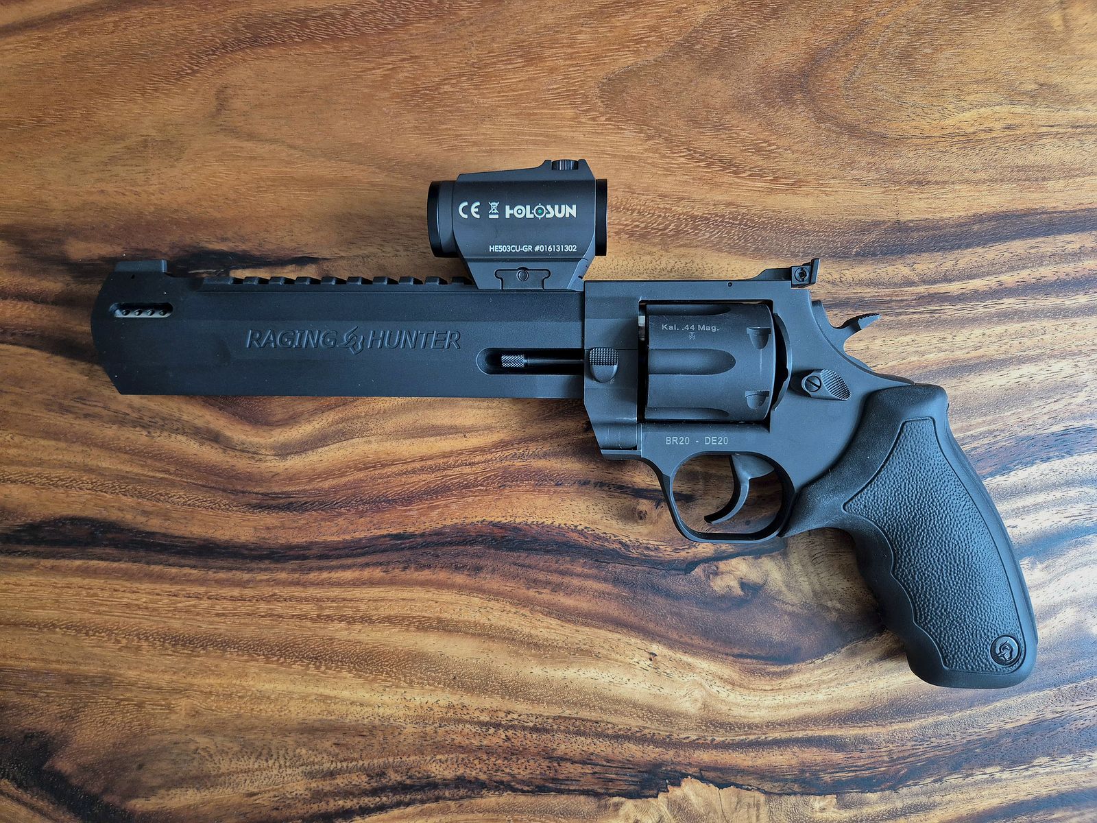 Taurus Raging Hunter 8 3/8" Lauf .44 Mag. inkl. Holosun Elite HE503C-U-GR – Neuwertiger Zustand