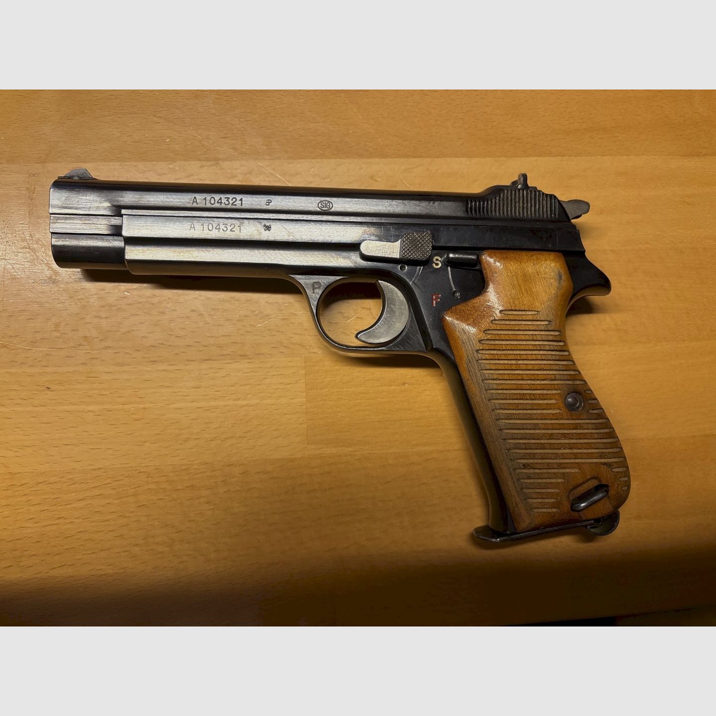 SIG P210
