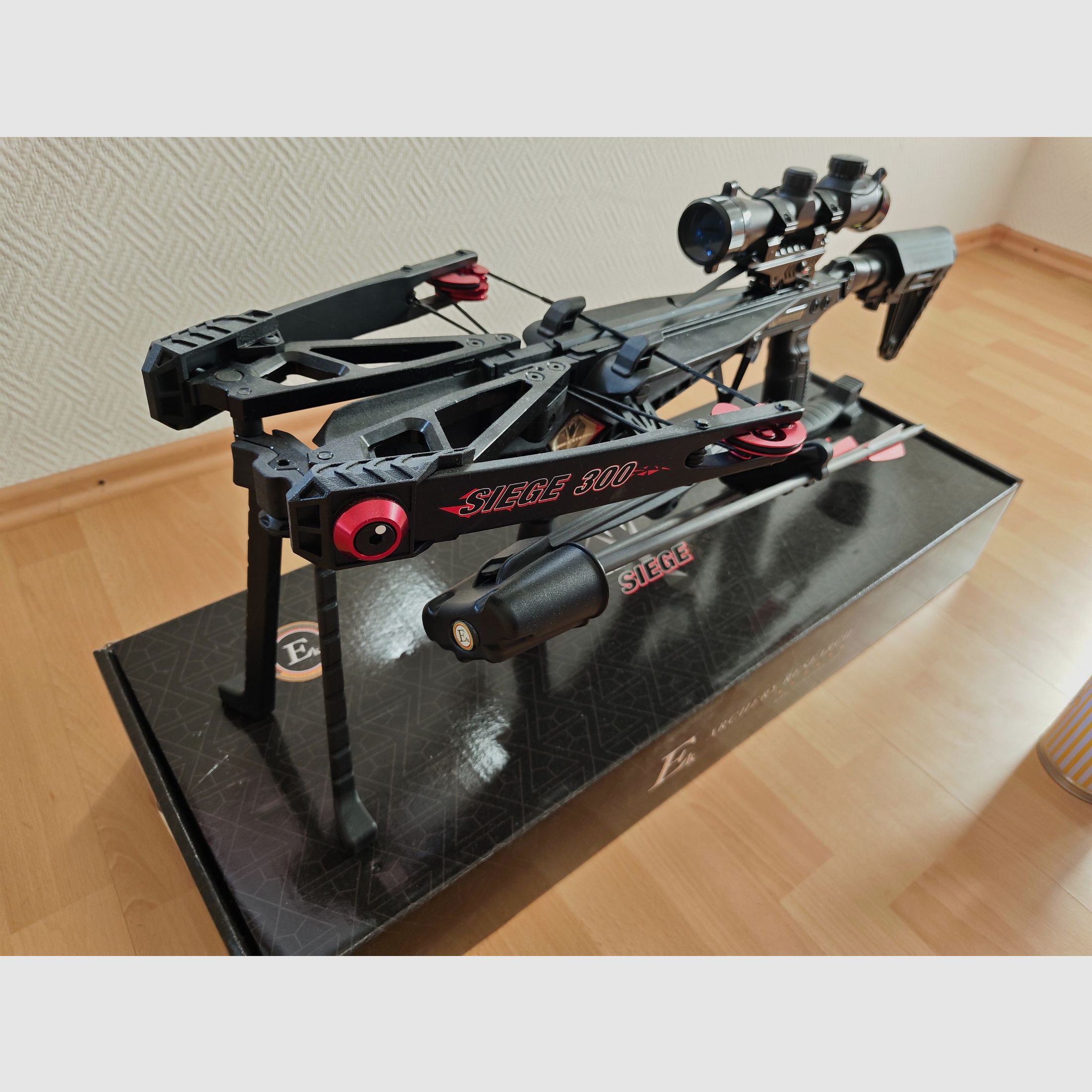 Archery Research Siege 300 like new, image 2 of 5