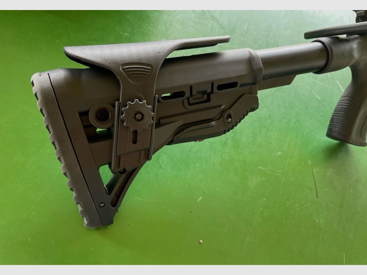AR15 Schubschaft mit höhenverstellbarer Wangenauflage