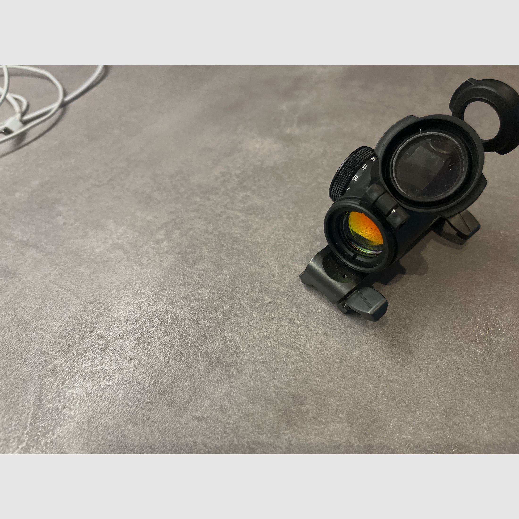 Aimpoint H2 Rotpunktvisier mit Blaser Sattelmontage