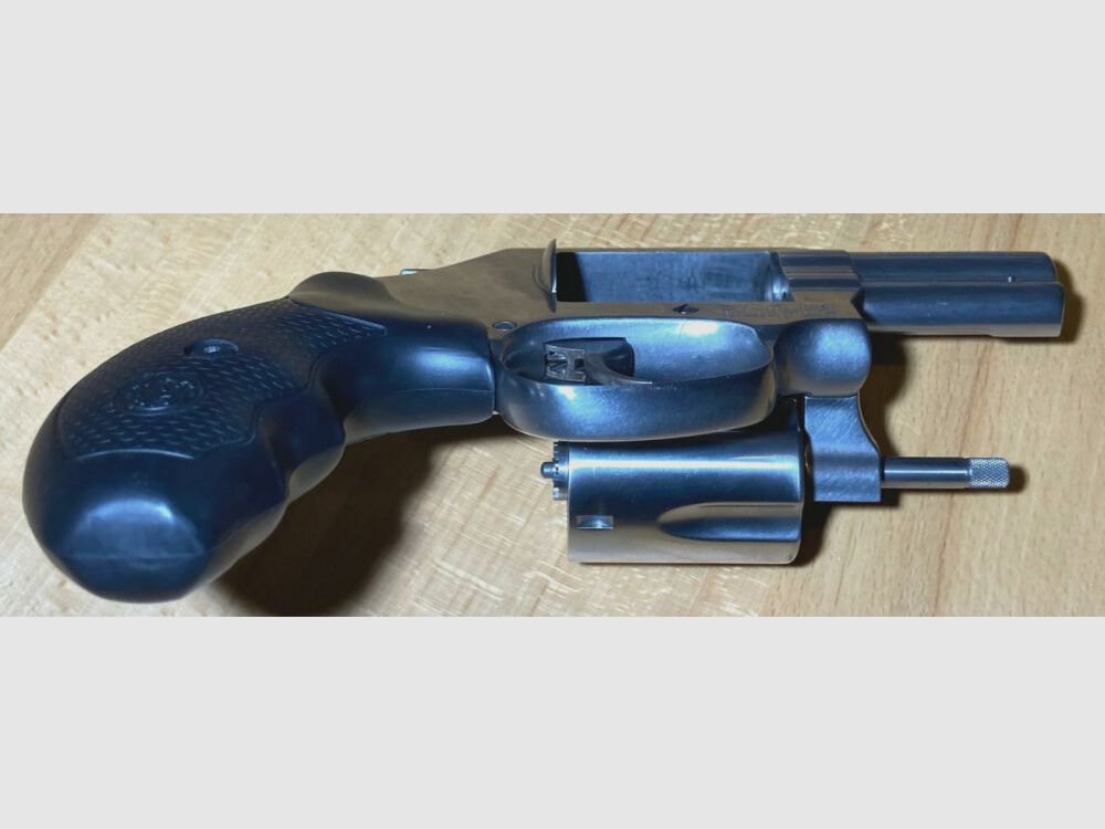 Smith & Wesson Model 60 with J-frame 5-shot