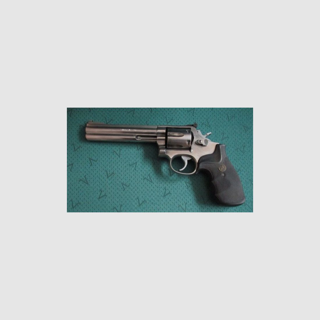 Revolver Smith & Wesson 686 6 Zoll mit Pachmayr Griff	 686