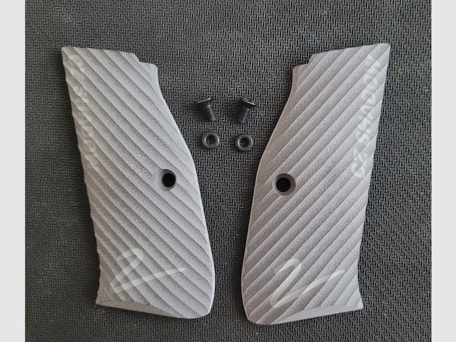 Neue CZ Shadow 2 Griffschalen- LokGrips Palm Swell Ridgebacks- Color-Fill