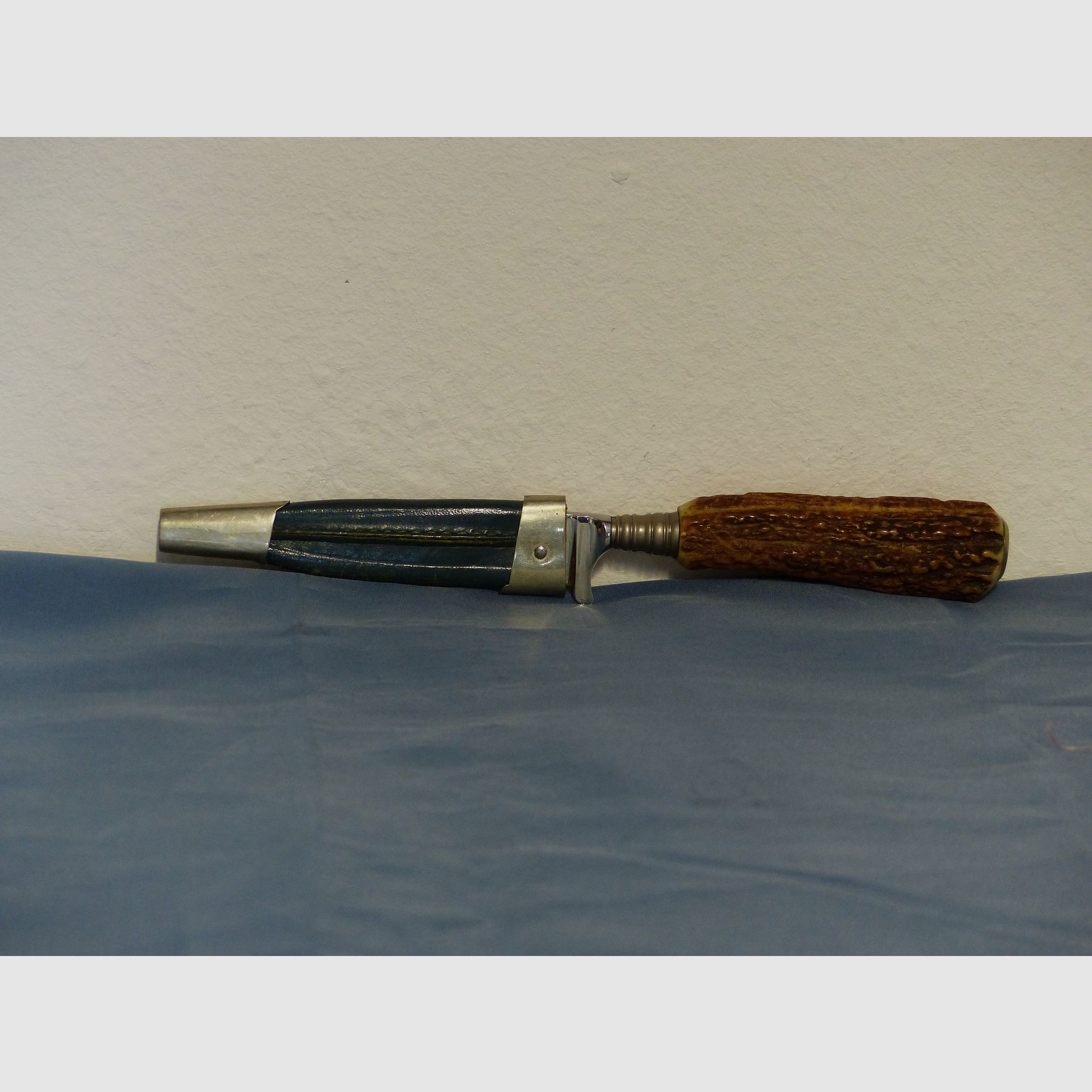 Bawarskie noże myśliwskie, noże tradycyjne, noże do przekąsek Anton Wingen Jr. z uchwytem z poroża jelenia, prawie antyczne