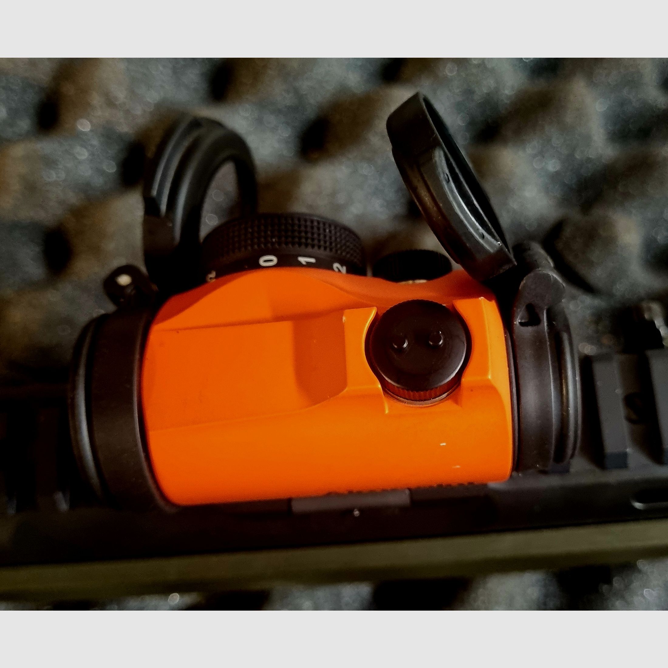 <Aimpoint Micro H-2>