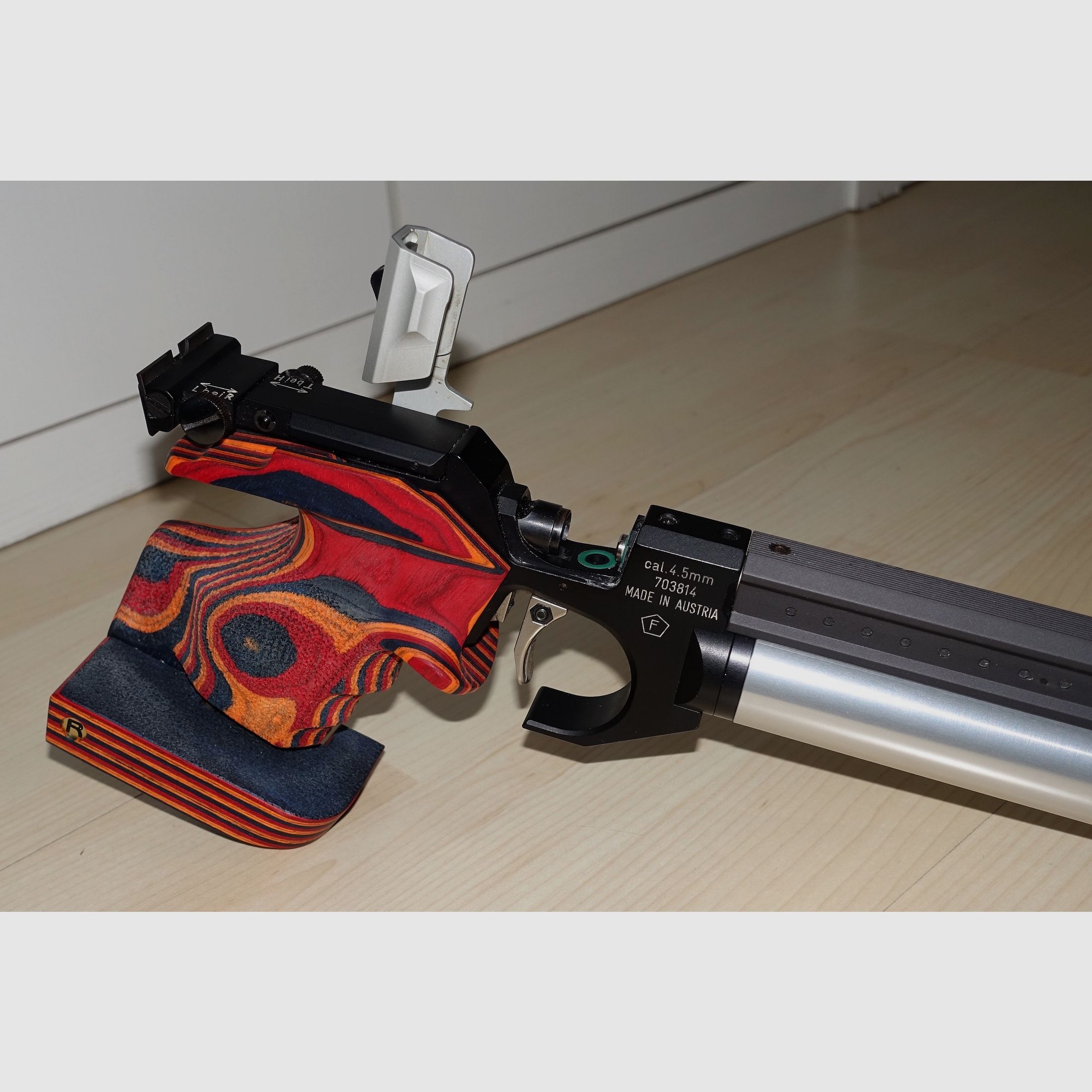 TOP Steyr LP pistola da match ad aria compressa con nuova impugnatura + nuova cartuccia + accessori