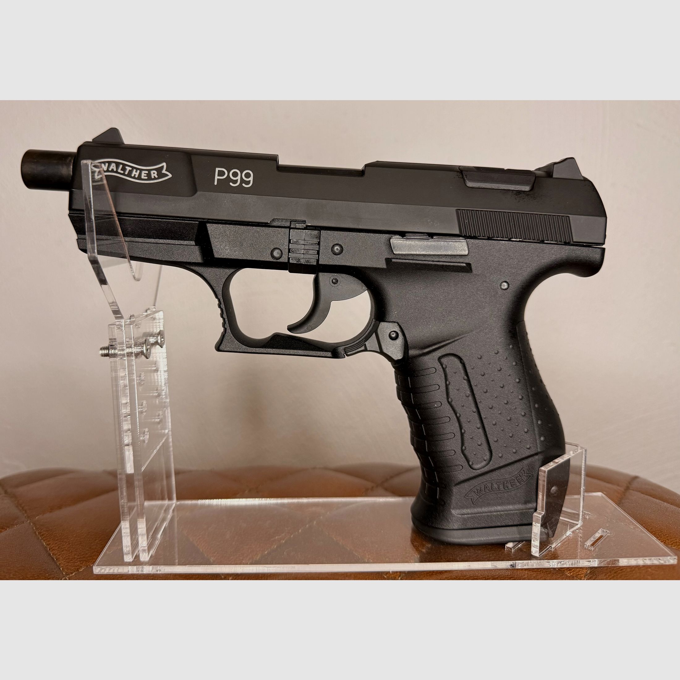 Walther P99 mit Mündungsgewindeschoner 9mm PAK