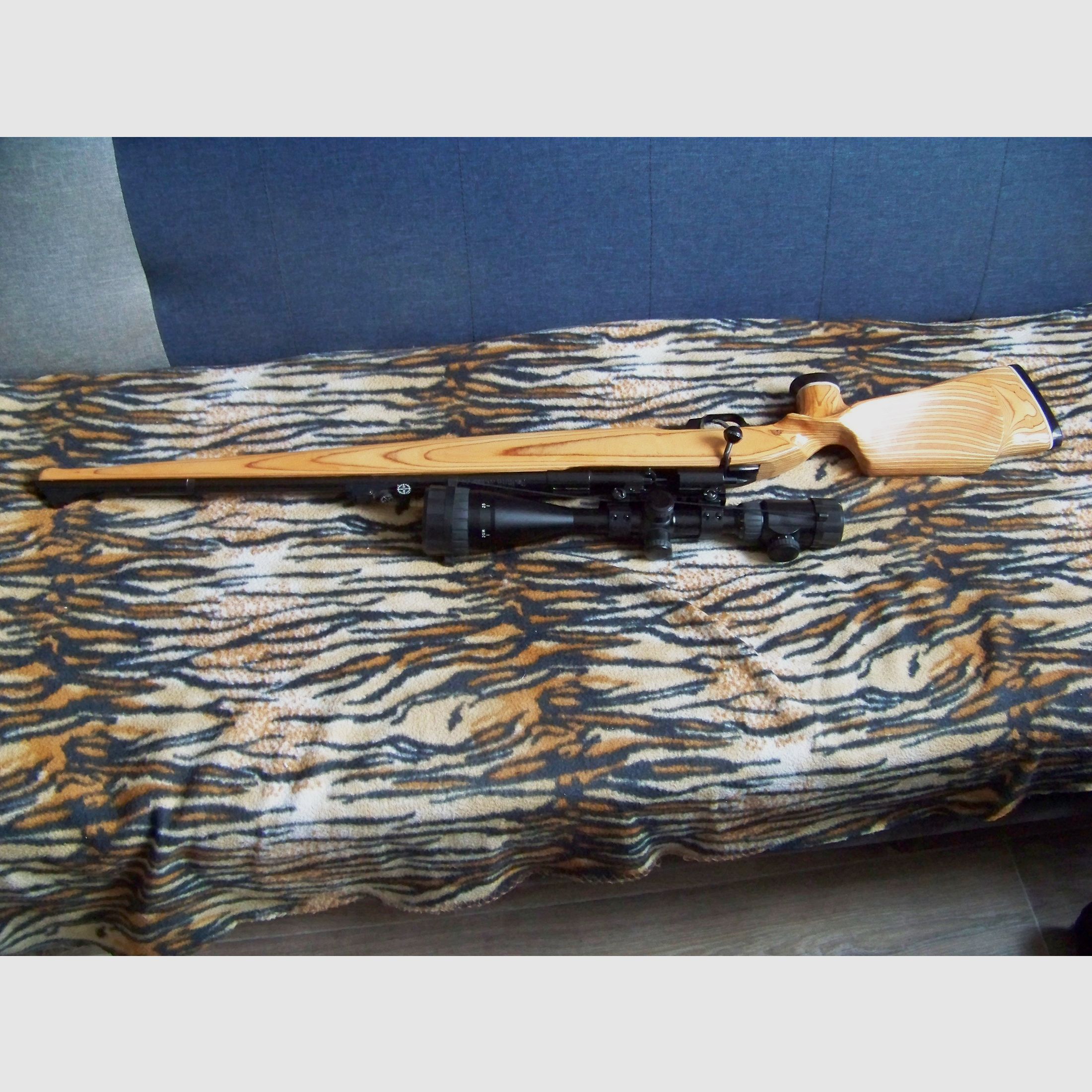 CO" Gewehr Podium im Stutzen Schaft mit Zielfernrohr 4,5mm