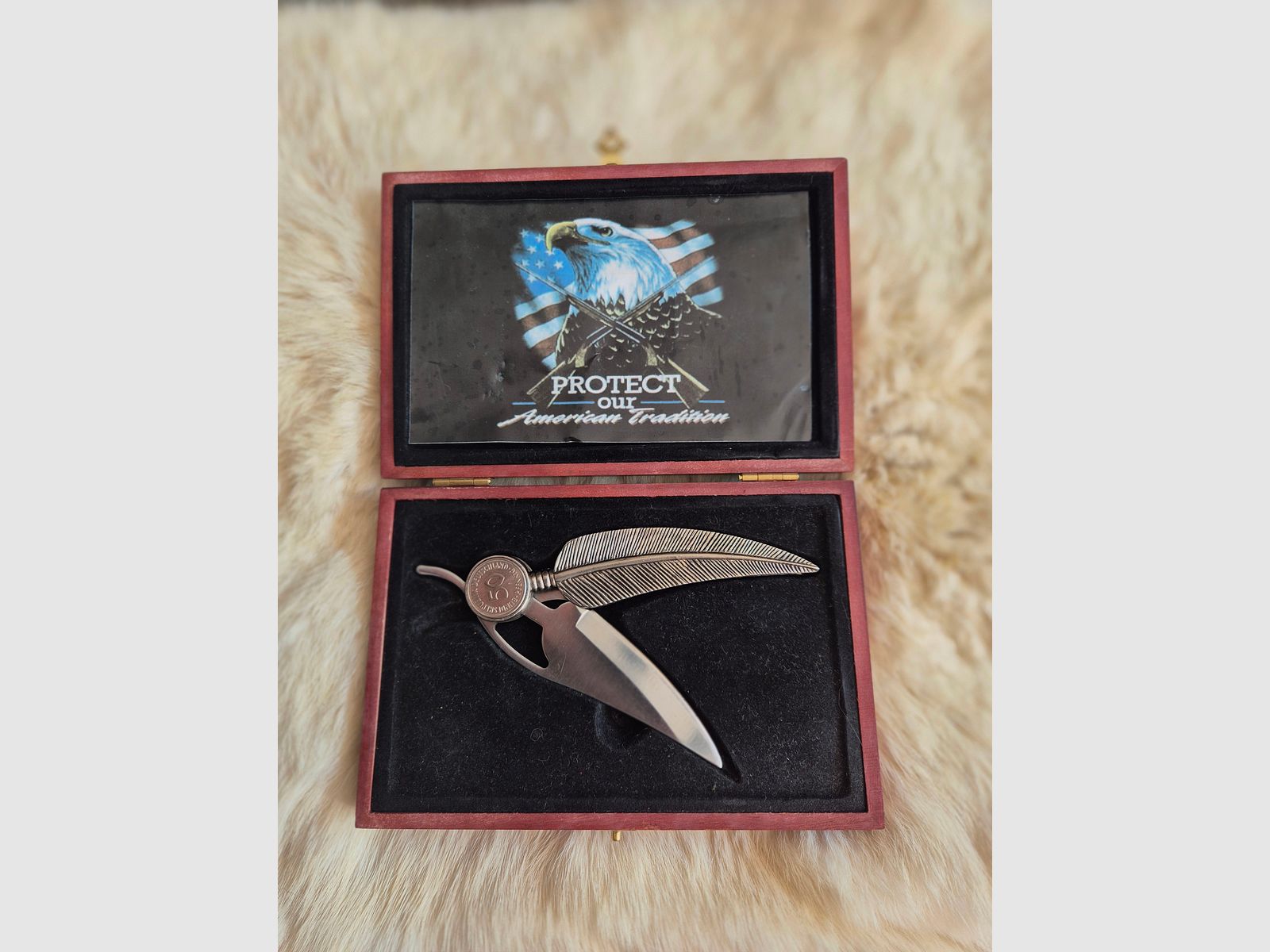 Taschenmesser in Form einer Feder mit Schatulle