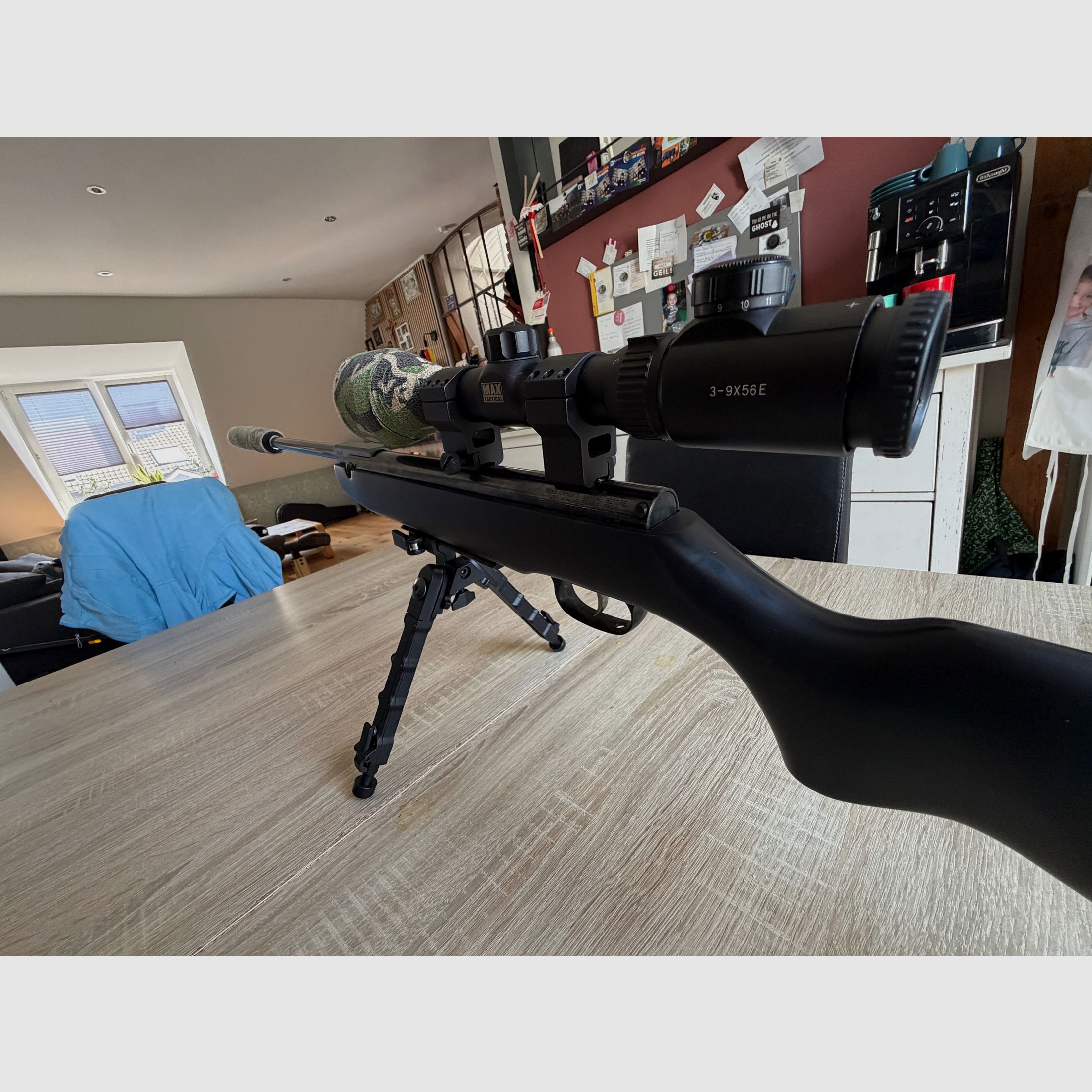 Carabine à air Weihrauch HW30K avec lunette de visée et silencieux.