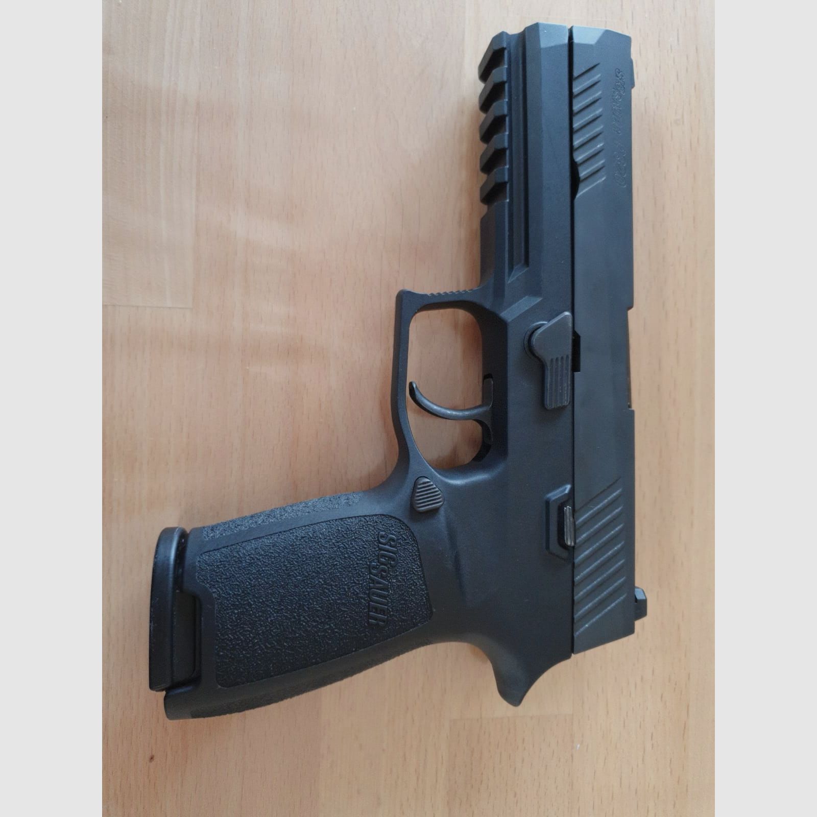 Sig Sauer P320 9mm Fullsize with case well-maintained condition