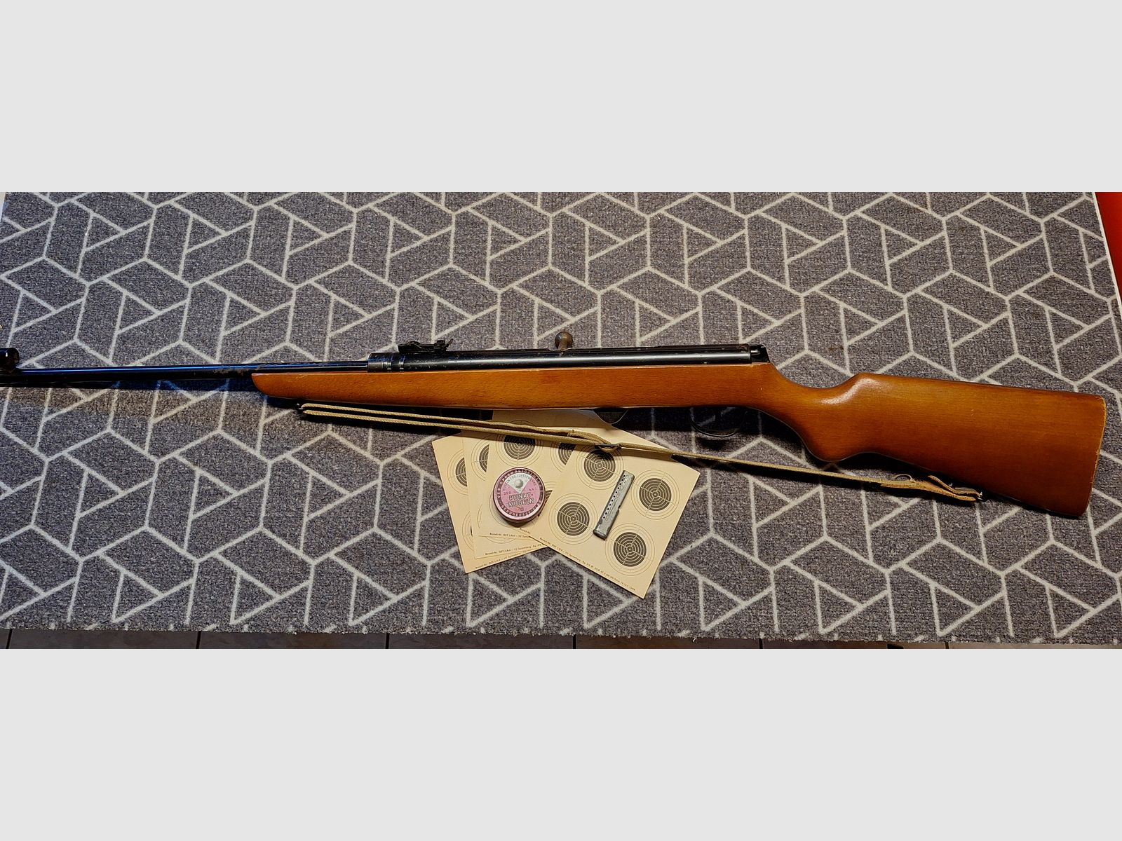 Haenel Suhl 310 air rifle with 12-round magazine + case!