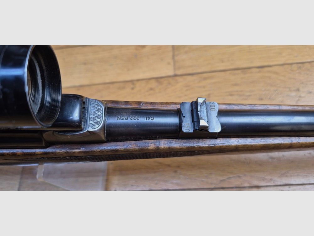 Très belle Carabine de chasse Krico 700 Jagdmatch — Cal .222 Rem — Fabrication Kriegeskorte à Stuttgart — Stetcher à l&rsquo;allemande — Lunette Hensoldt Wetzlar Diatal 4X32 sur montage tourelle 100% acier — Très beau bois de noyer grade élevé — Excellente mécanique — Excellente détente — Très beau canon quasi neuf – TBE/TBE+, image 23 sur 38