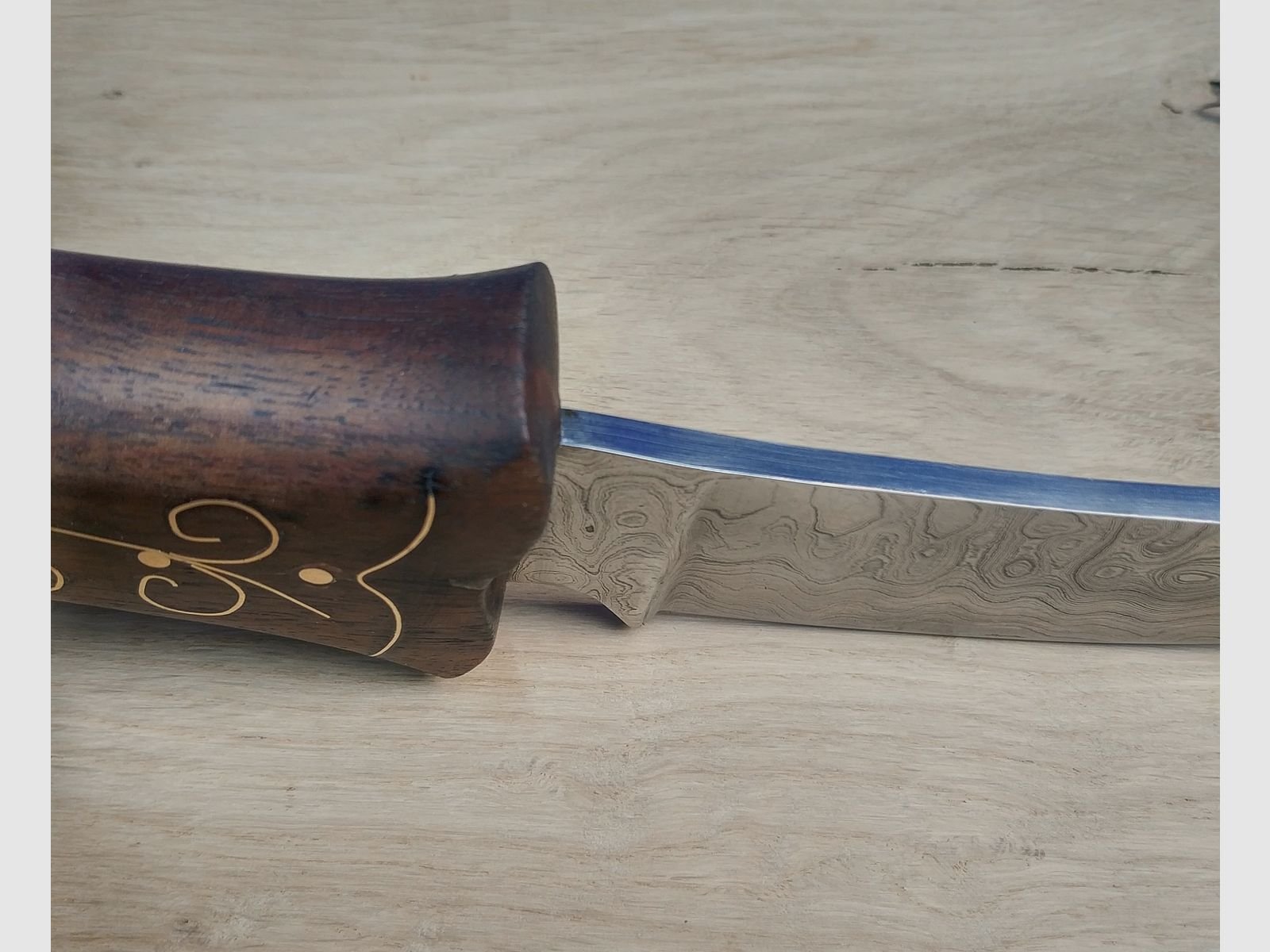 Orientalisches Gürtelmesser mit handpolierter Damastklinge