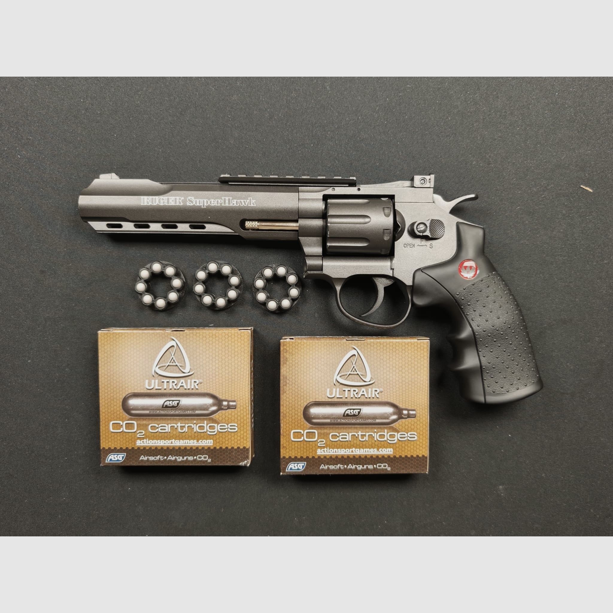 Ruger Airsoft Revolver Super Hawk 6" CO2 like new incl. CO2 cartridges