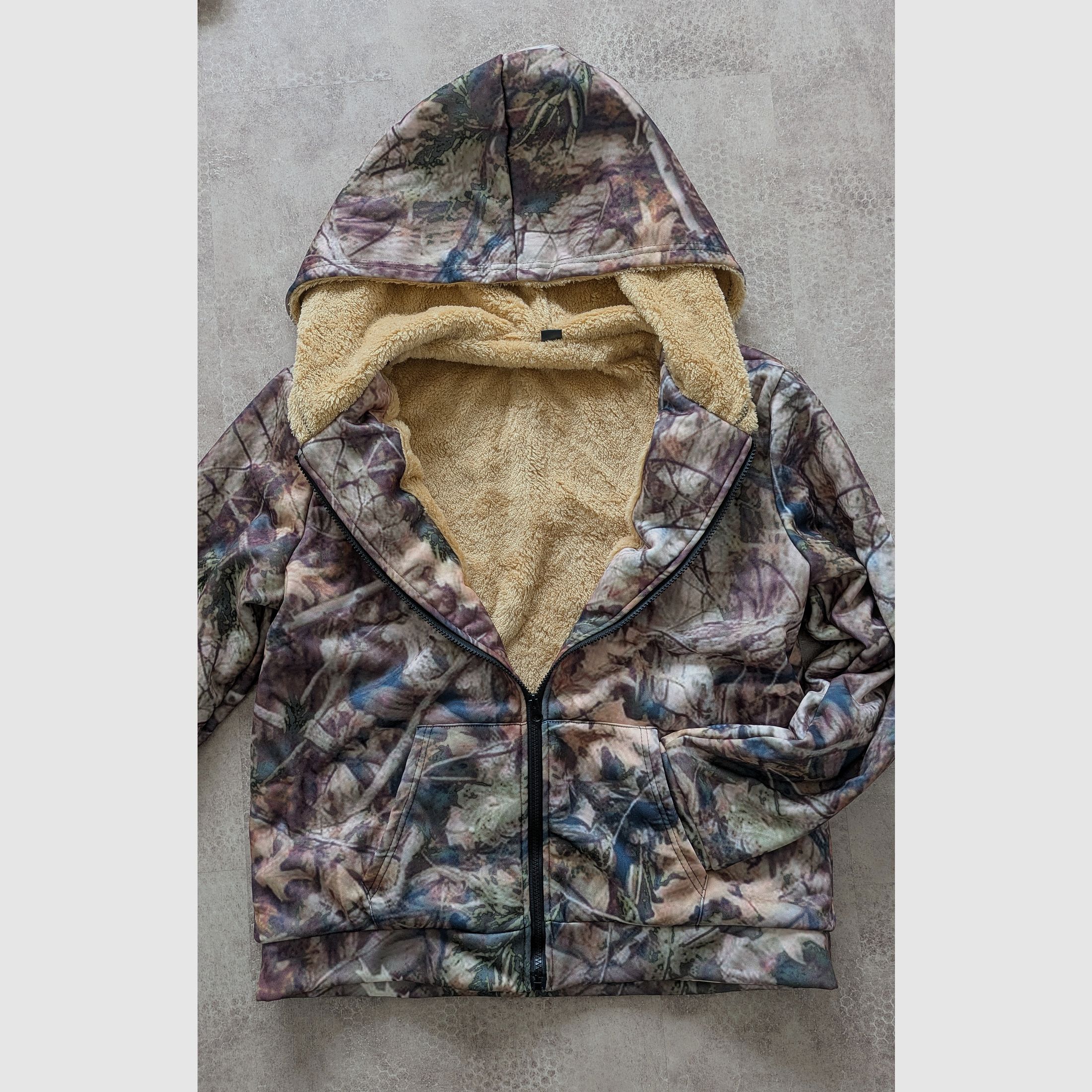 Gr. M leśna kamuflażowa kurtka z kapturem, ocieplana hoodie