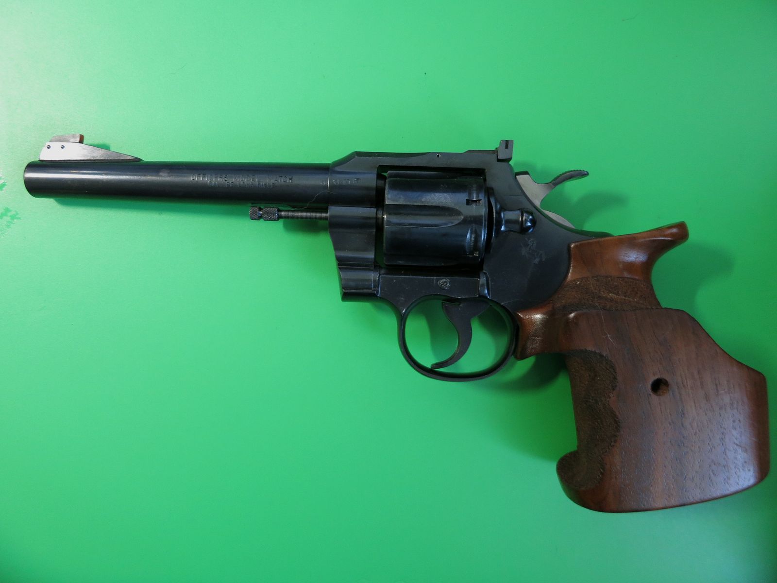 Revolver COLT Officer's Model Match, Vijfde uitgave van de serie in .22lr, Sportgreep #2