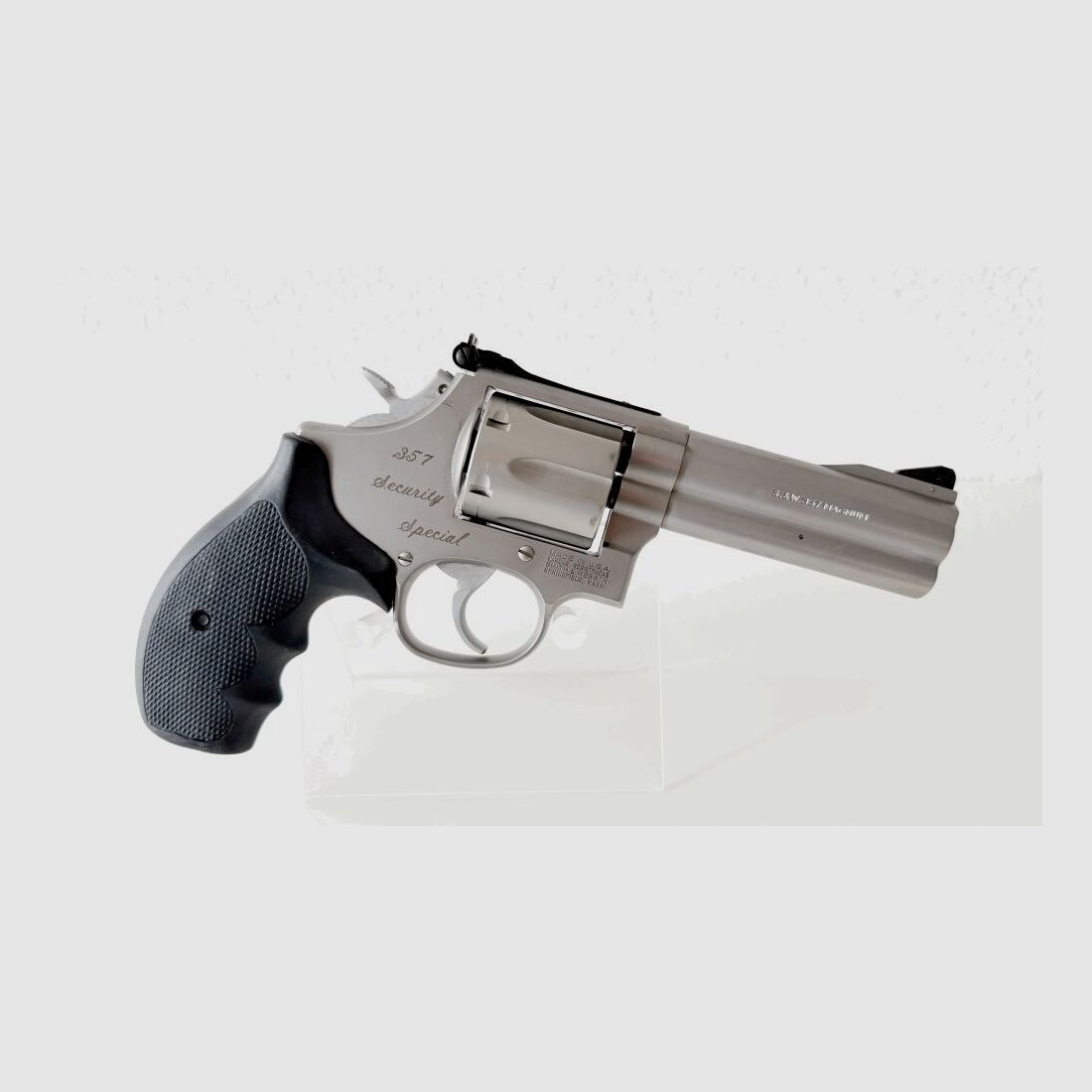 Smith & Wesson 686 Security Special de 4 pulgadas con funda .357Mag