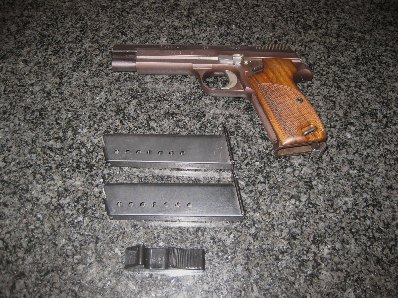 SIG Neuhausen P 210-6  Kal. 9mm Luger