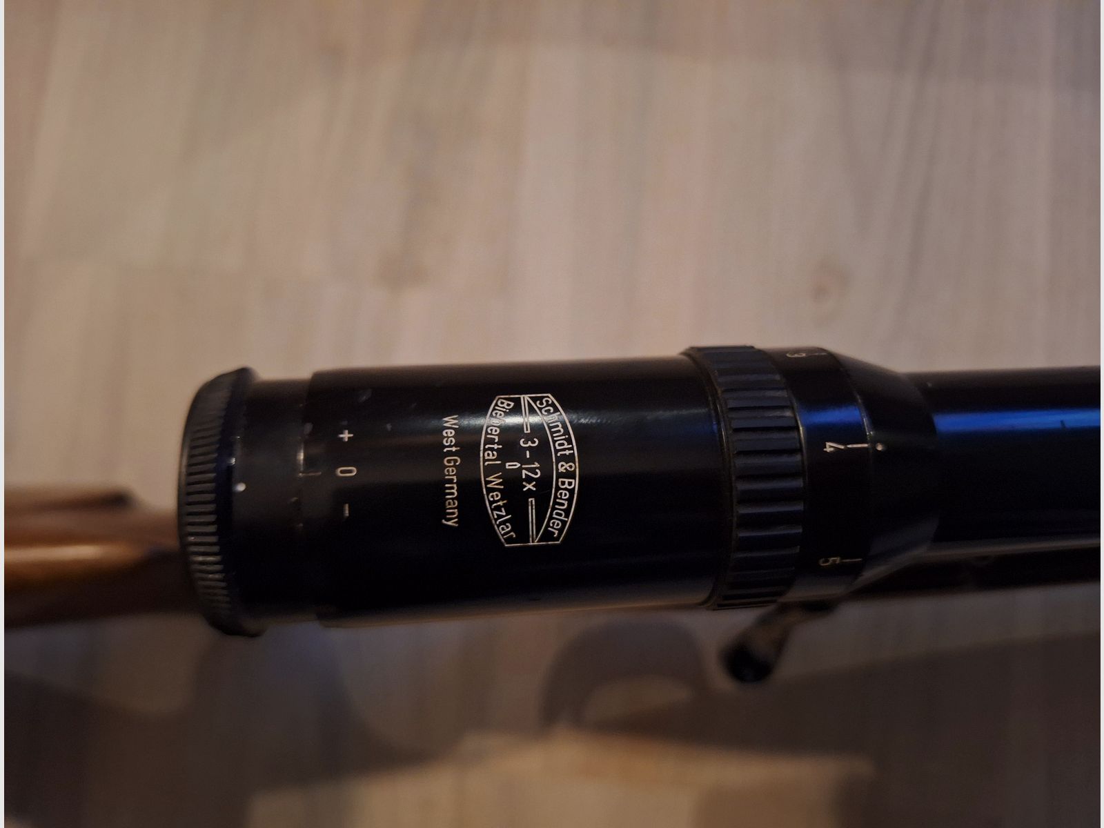 Carabine à répétition sur base Mauser 98 avec lunette 3-12x50