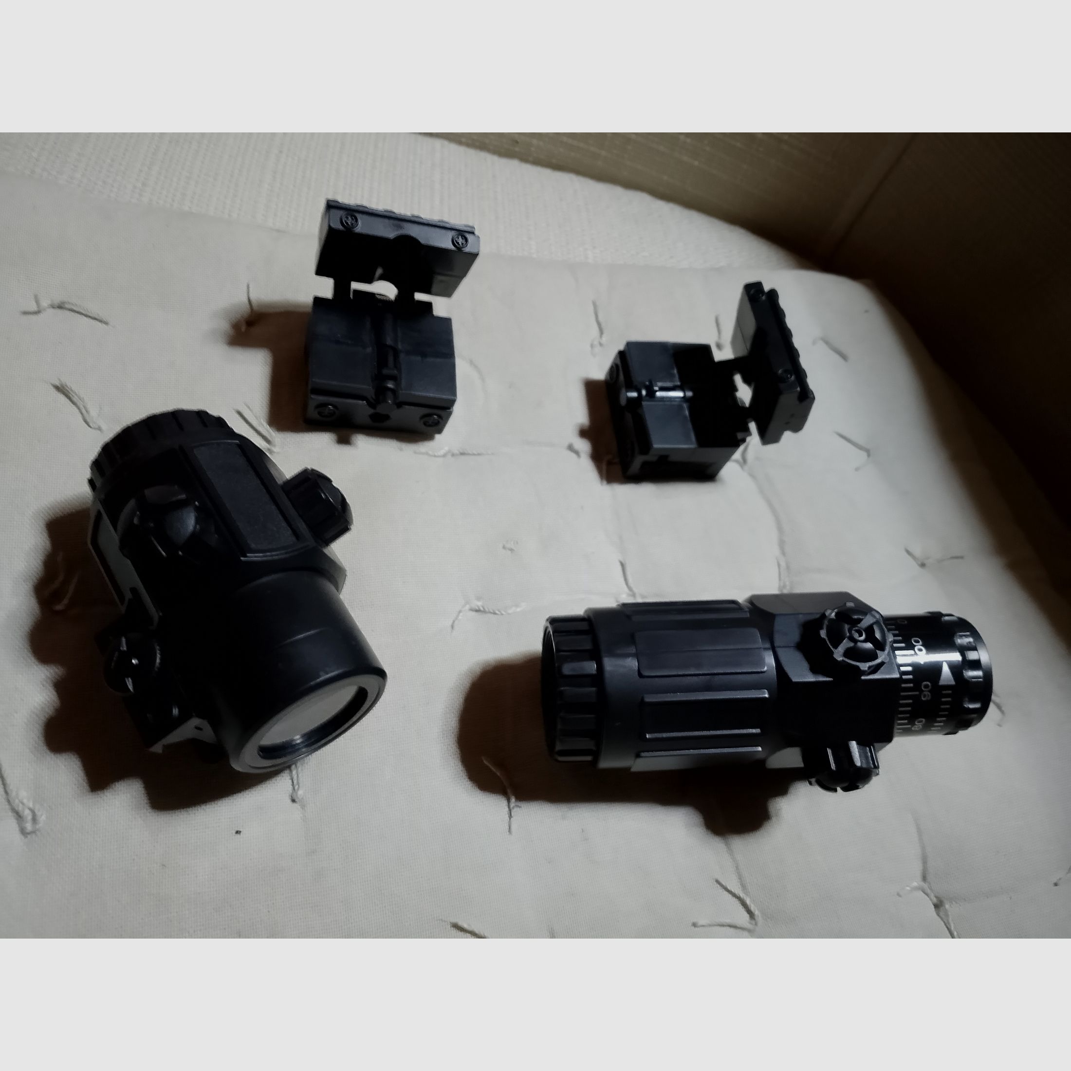 2 pcs. foldable sight magnifier dummy optics sight magnifier as good as new Airsoft Softair rifle Paintball