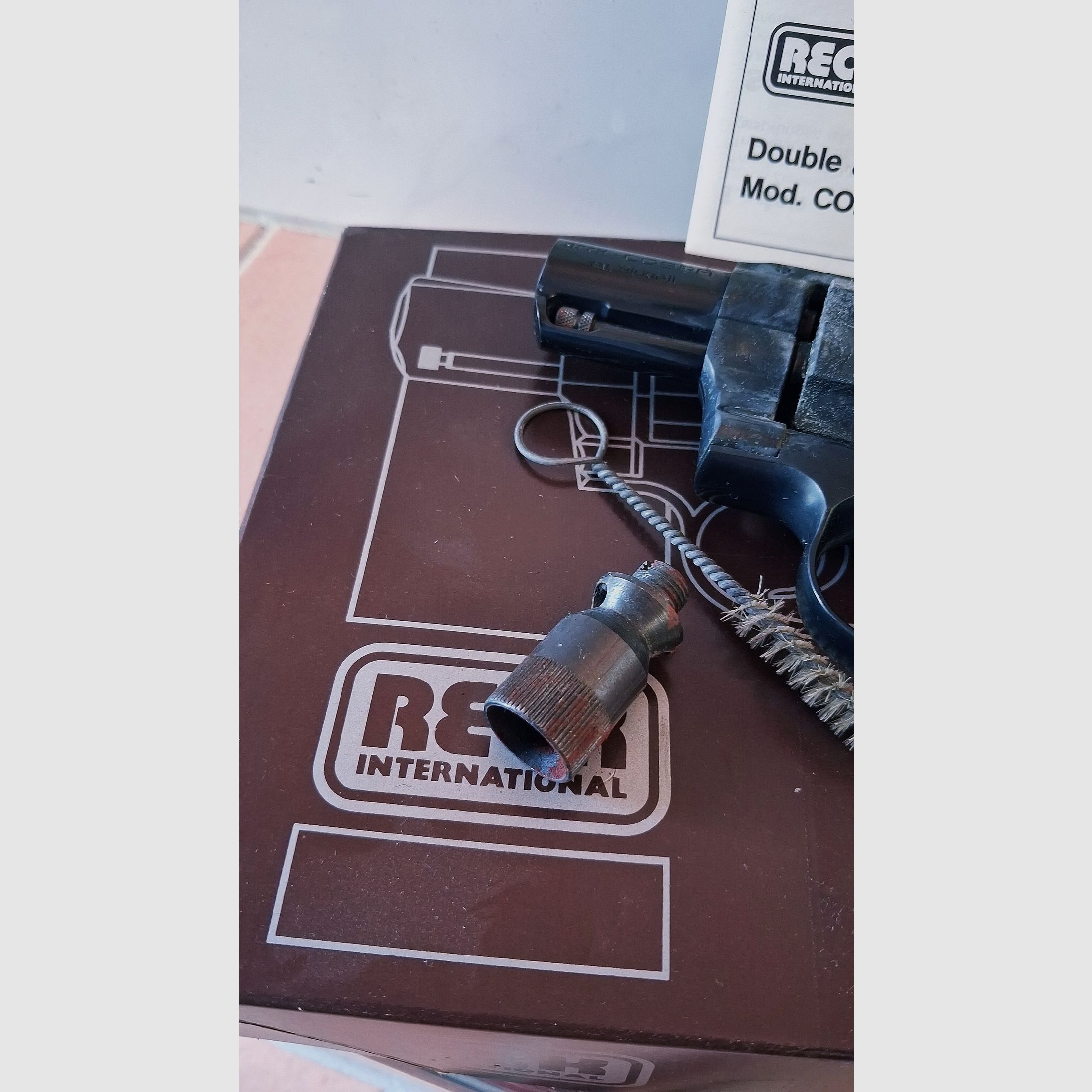Reck Double Action Revolver Cobra Cal. .380 Knall PTB 216 – Nachlassfund  inkl. Karton, Bürste, Heft und Abschussbecher