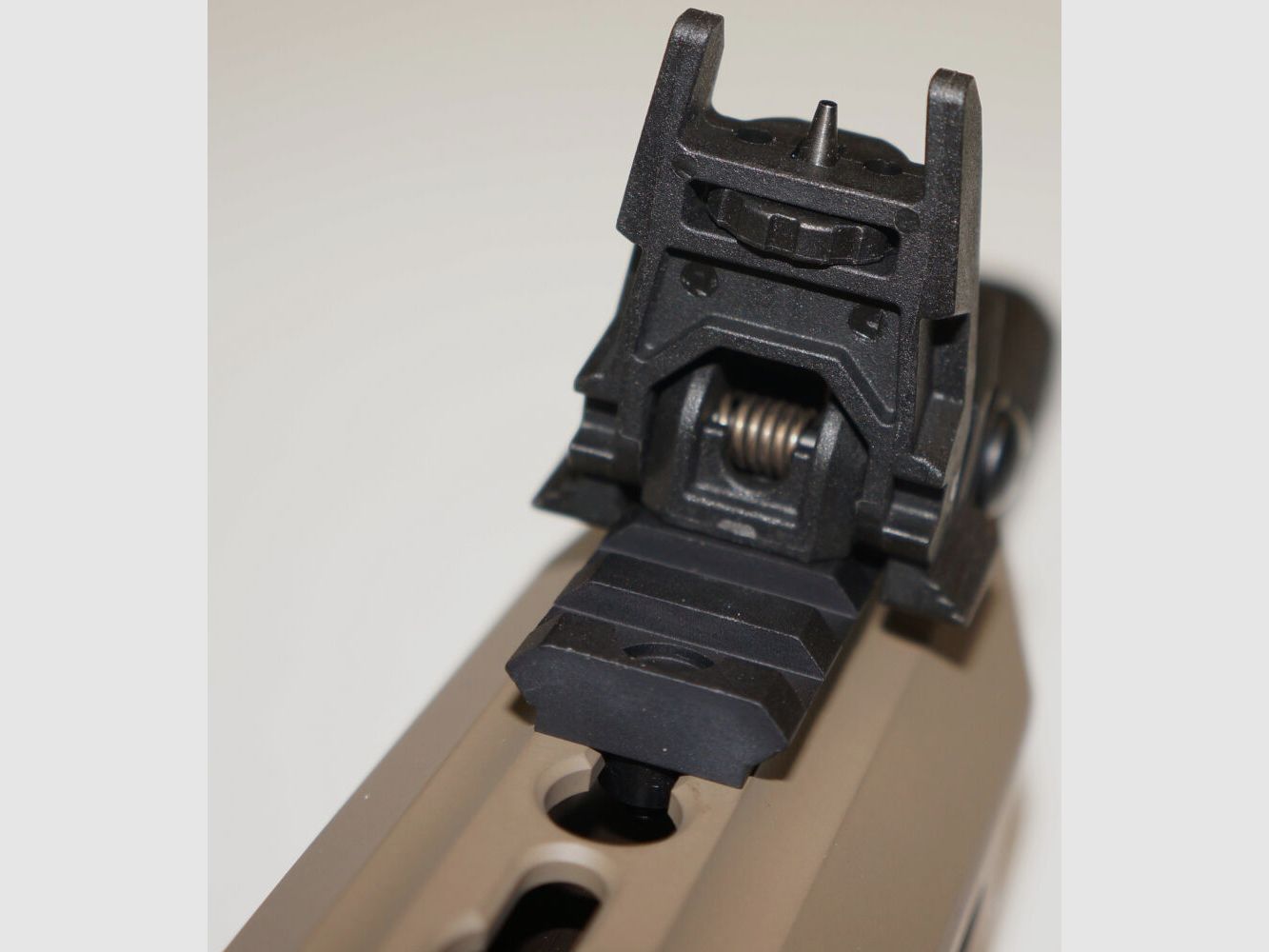 GWMH Selbstladebüchse GWMH SPC-SPORTER A4 10" (SWISS PISTOL CARBINE) FDE Kal.9x19 AR15 Glock Magazin