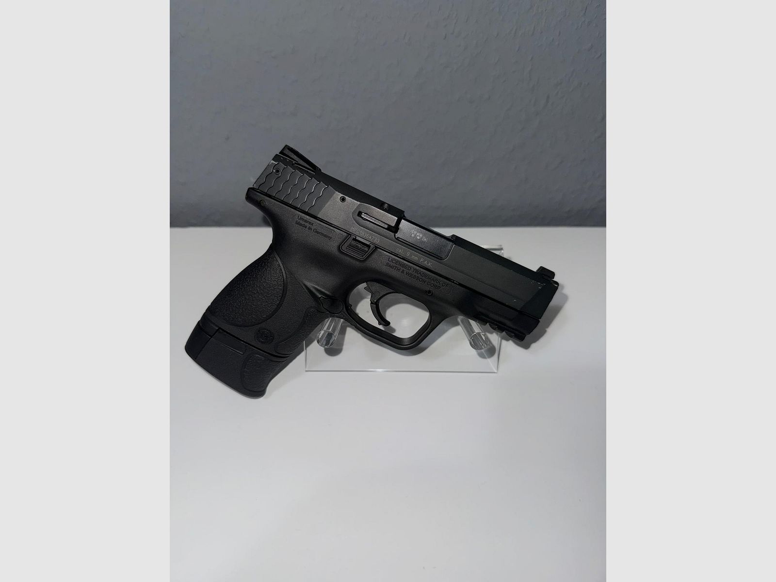 Smith & Wesson M&P9c pistola a salve, immagine 2 di 3