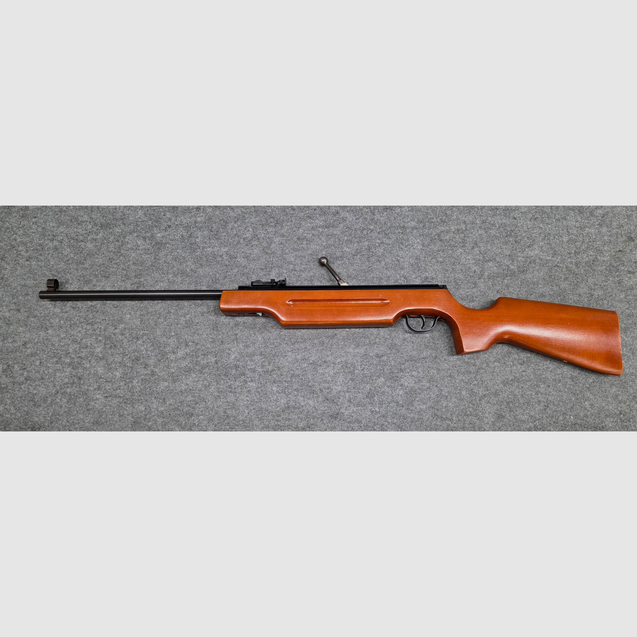Carabina Haenel Mod. 310-4 con culata deportiva en estado de colección no restaurada, cargador 310