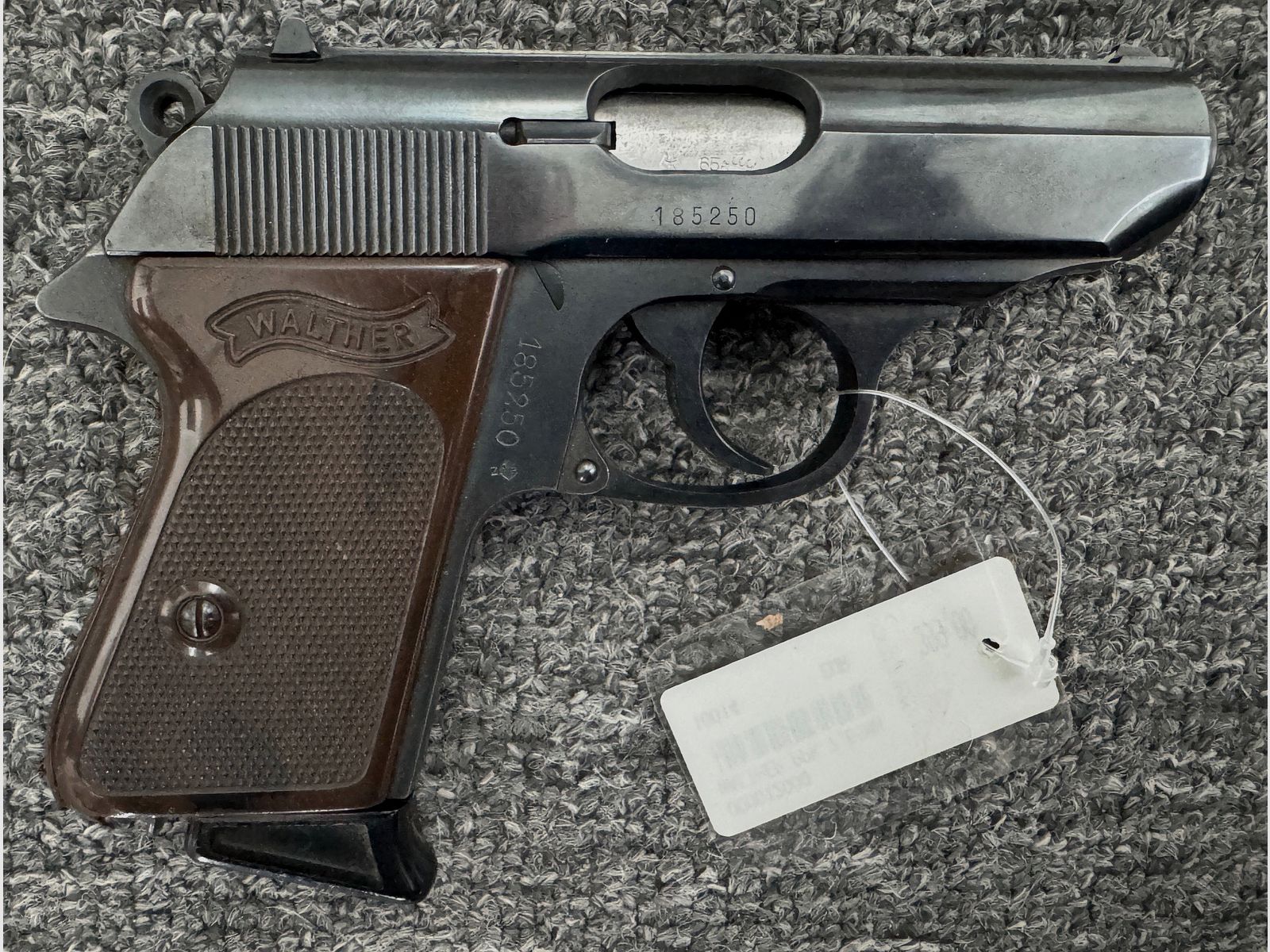 Walther PPK 7.65mm from 1965 with 2 magazines & special holster