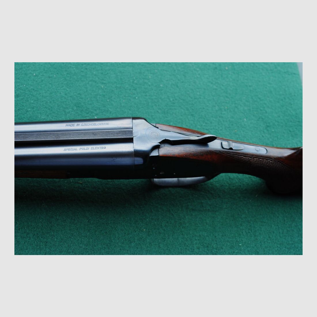 CAS escopeta de caza, auténticos cerrojos laterales, sin extractores, seguro manual.