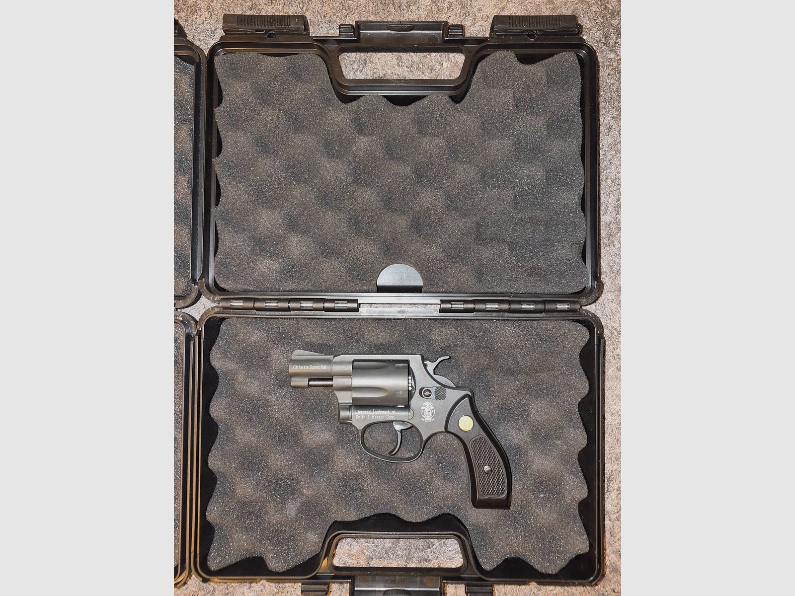 Smith & Wesson Chiefs Special 9mm R.K, image 2 of 3
