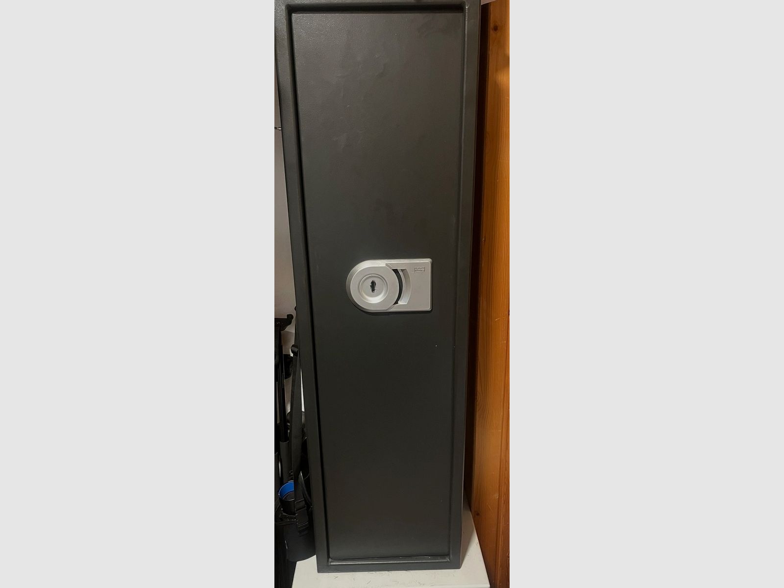 Long gun cabinet Ranger N5        Price 350 VB