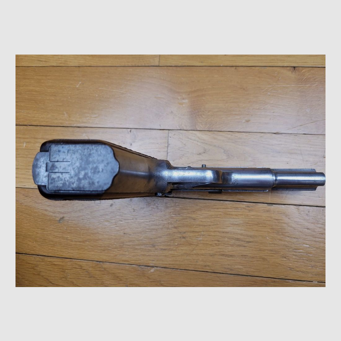 Schöner Browning GP 35 oder P640(b) – 9 para – erste Fertigungen aus der Besatzungszeit von 1941 – Kapitänsvisier – Holster und zwei originale Magazine! – Ausgezeichneter Lauf, schöne Markierungen und einwandfreie Mechanik – sehr guter Zustand, Bild 7 von 20