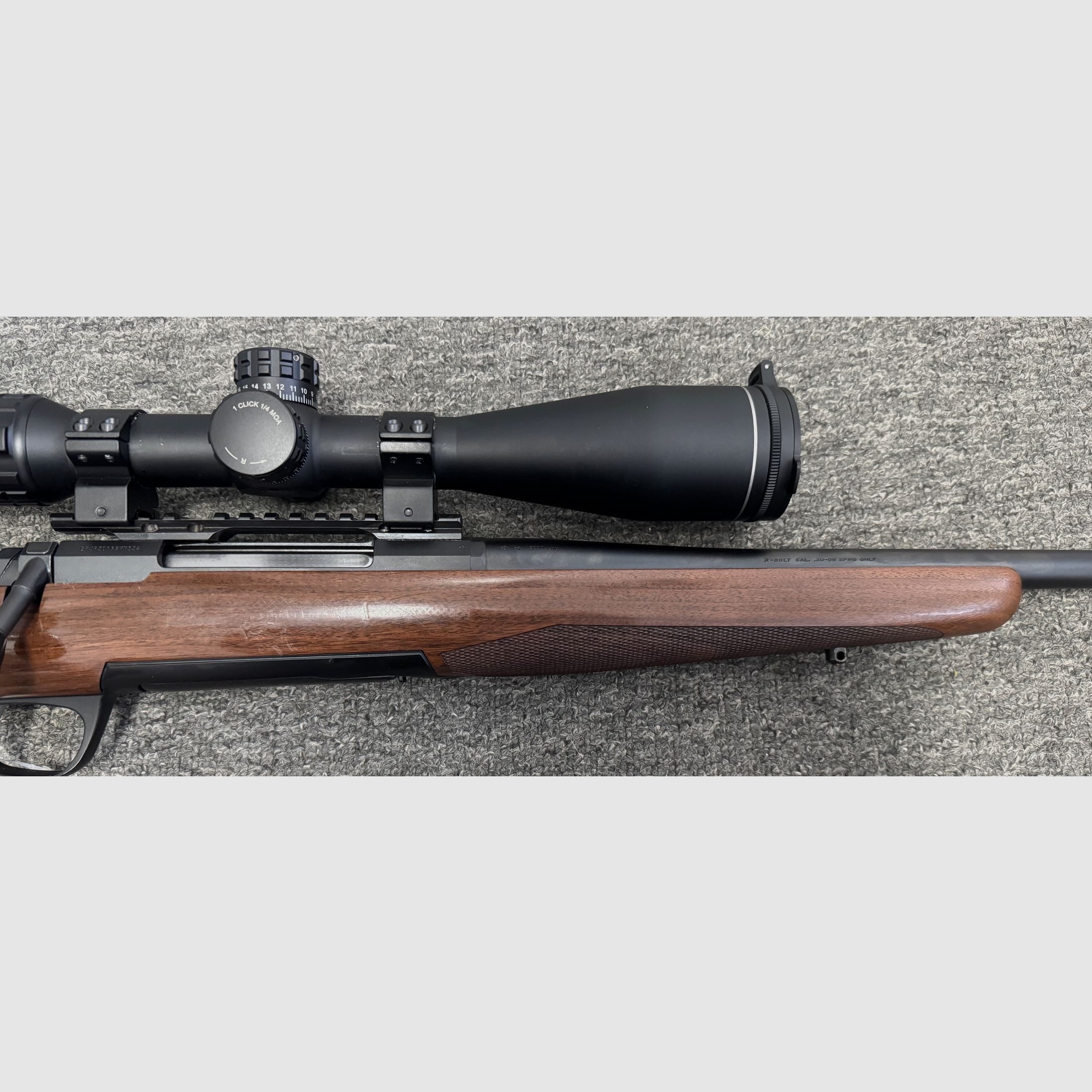 Browning X-Bolt .30-06 mit Mündungsgewinde, Zielfernrohr